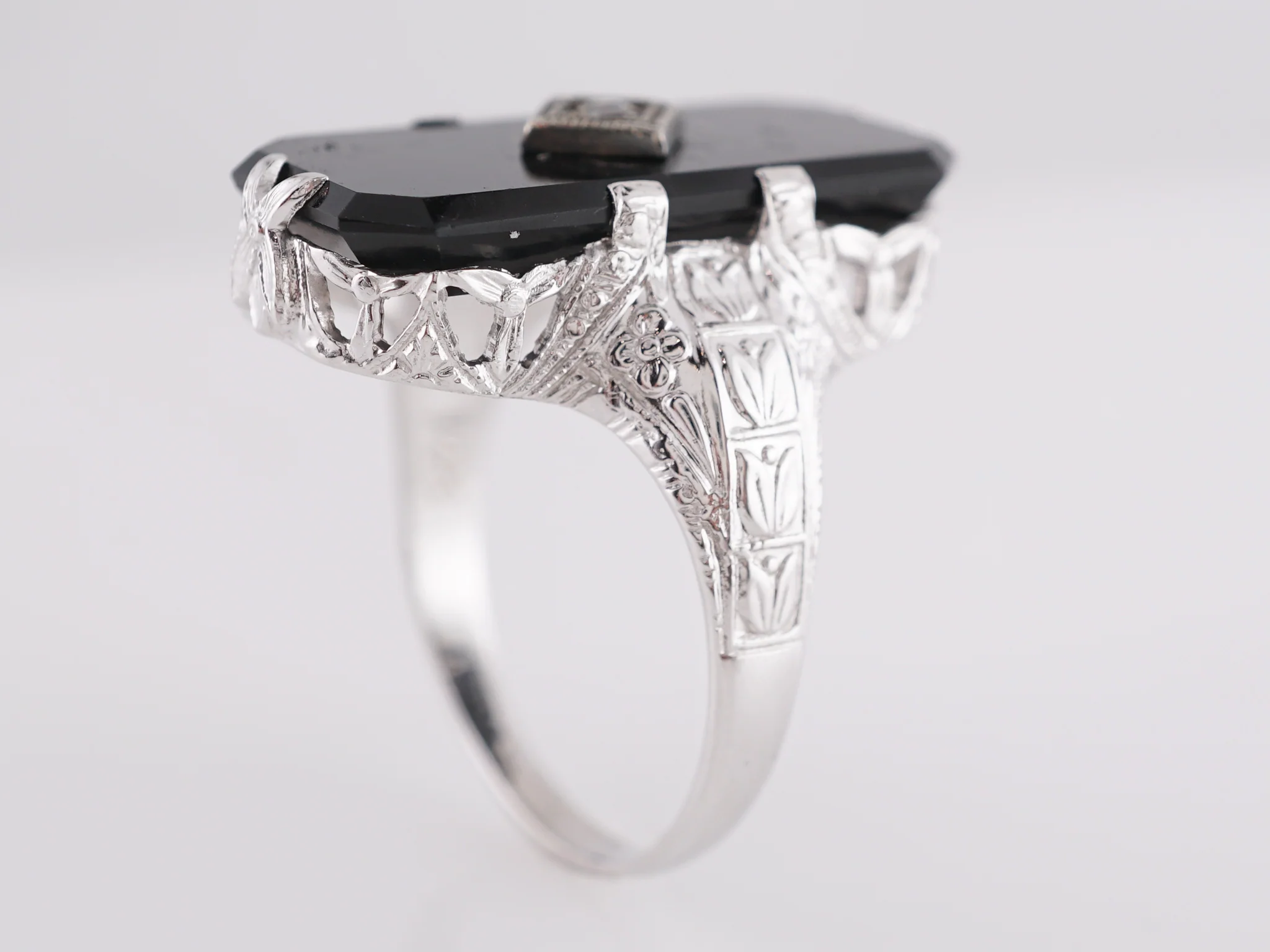Vintage Art Deco Onyx and Diamond Ring in 14k White Gold - Image 5