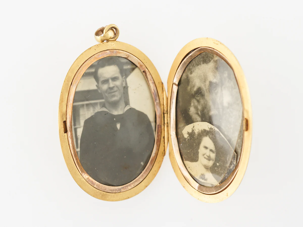 Vintage Art Nouveau Locket w/ Pearls in Yellow Gold - Image 2