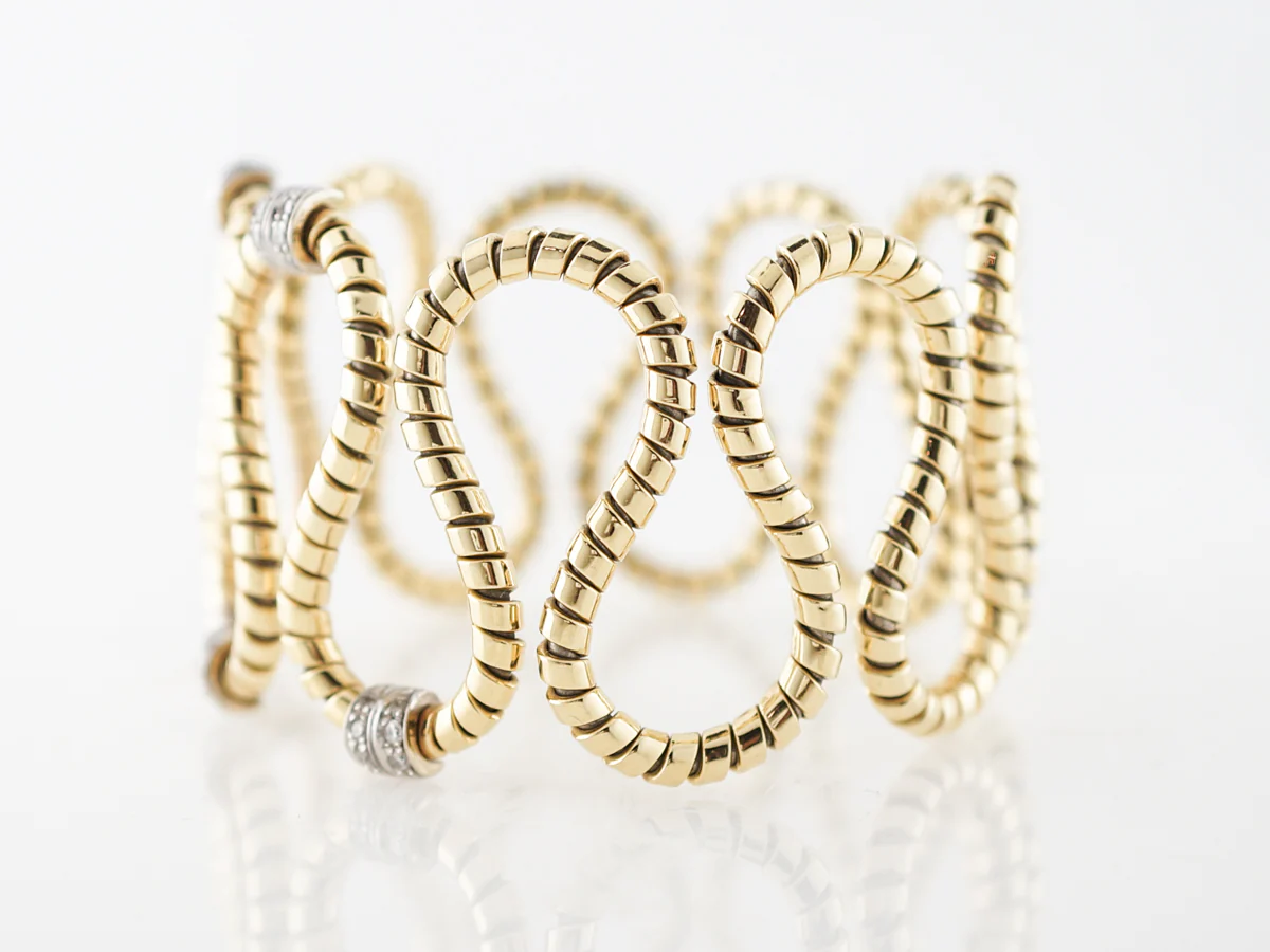 Vintage Bangle Bracelet Mid-Century .30 Round Brilliant Cut Diamonds in 18k Yellow Gold - Image 2