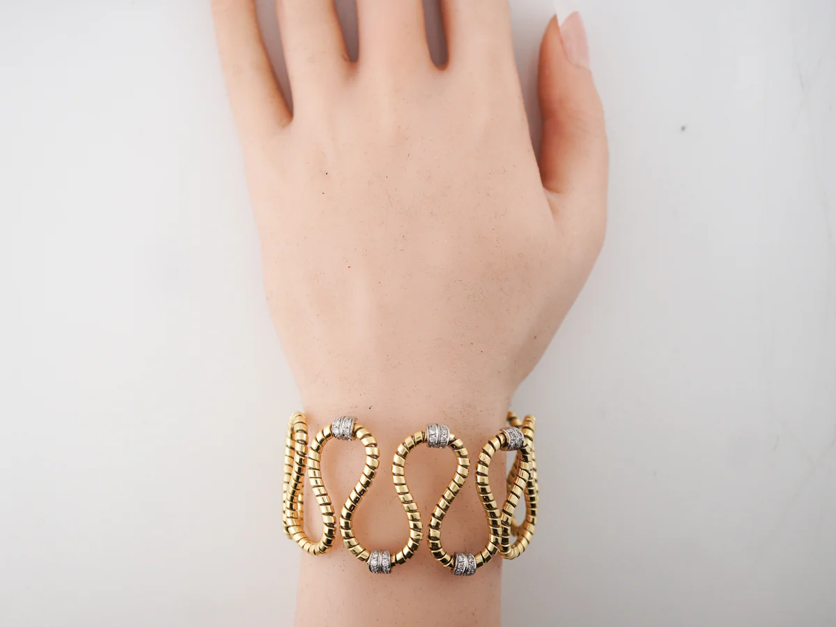 Vintage Bangle Bracelet Mid-Century .30 Round Brilliant Cut Diamonds in 18k Yellow Gold - Image 6