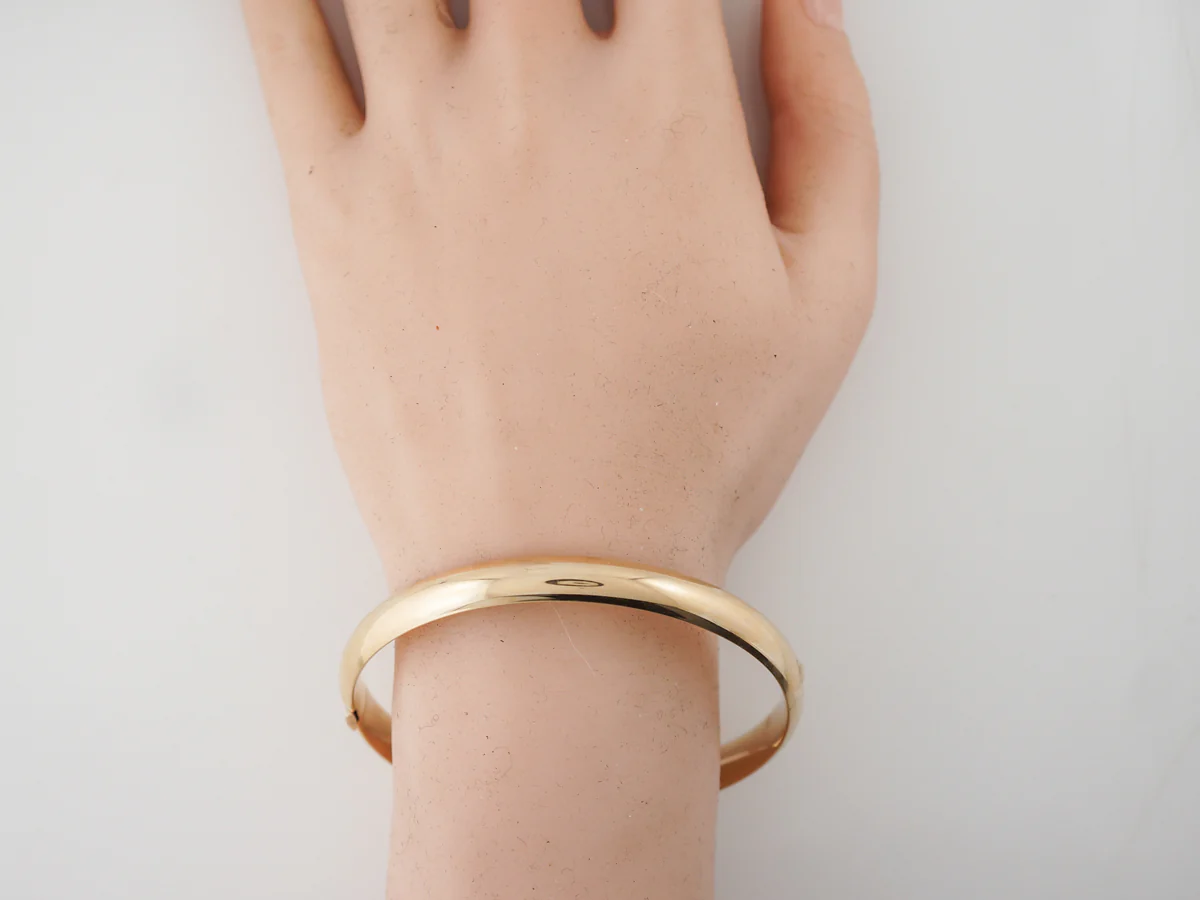 Vintage Bangle Bracelet Mid-Century in 14k Yellow Gold - Image 4