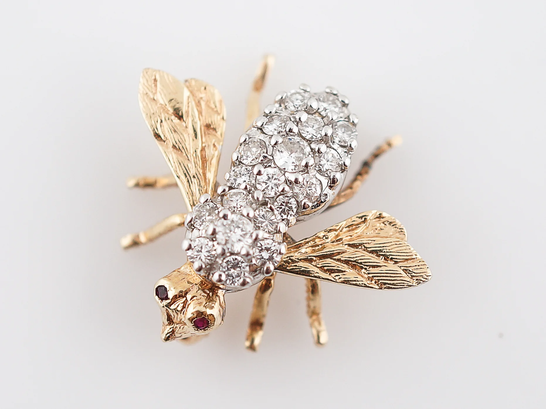***RTV*** Vintage Bee Pin Mid Century 1.00 Round Brilliant Cut Diamonds in 14k Yellow Gold - Image 2