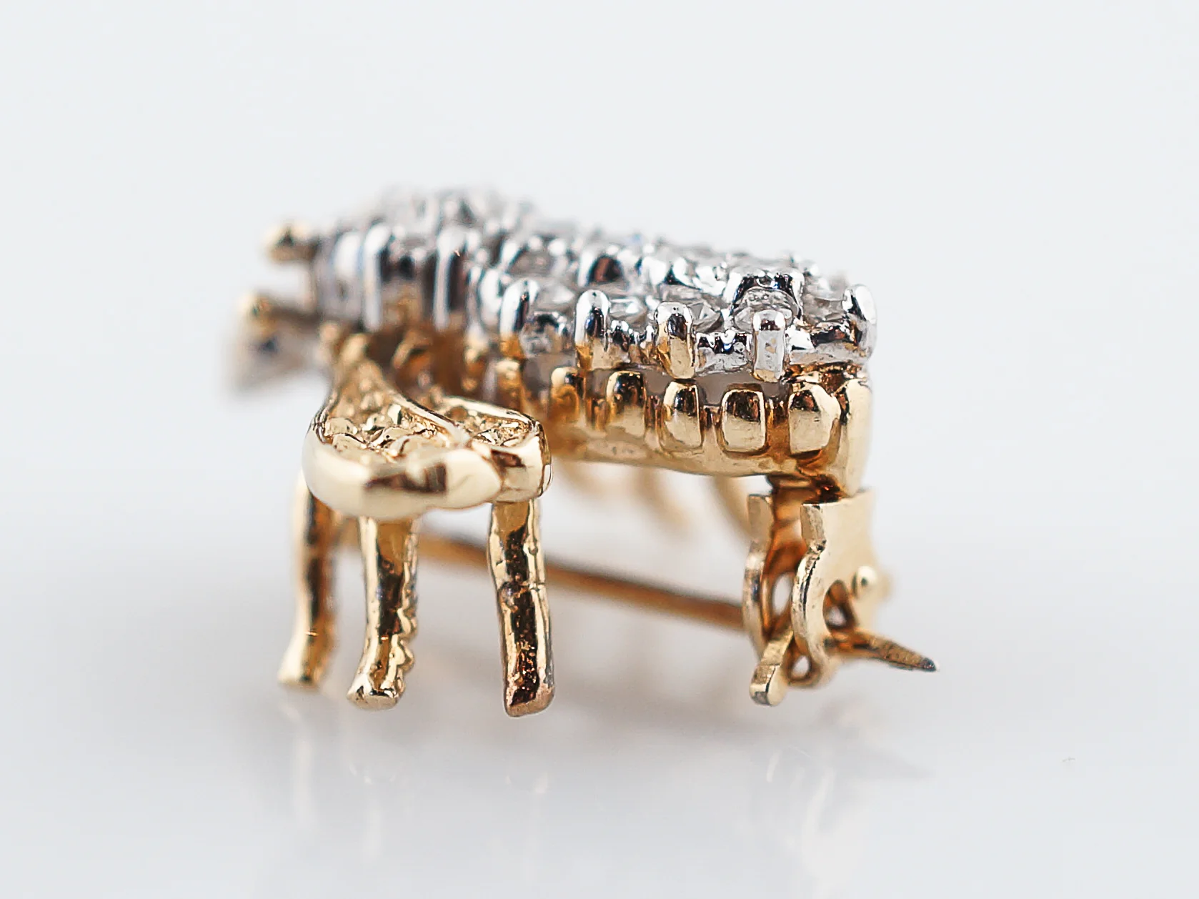 Vintage Bee Pin Mid Century .20 Round Brilliant Cut Diamonds in 14k Yellow Gold - Image 3
