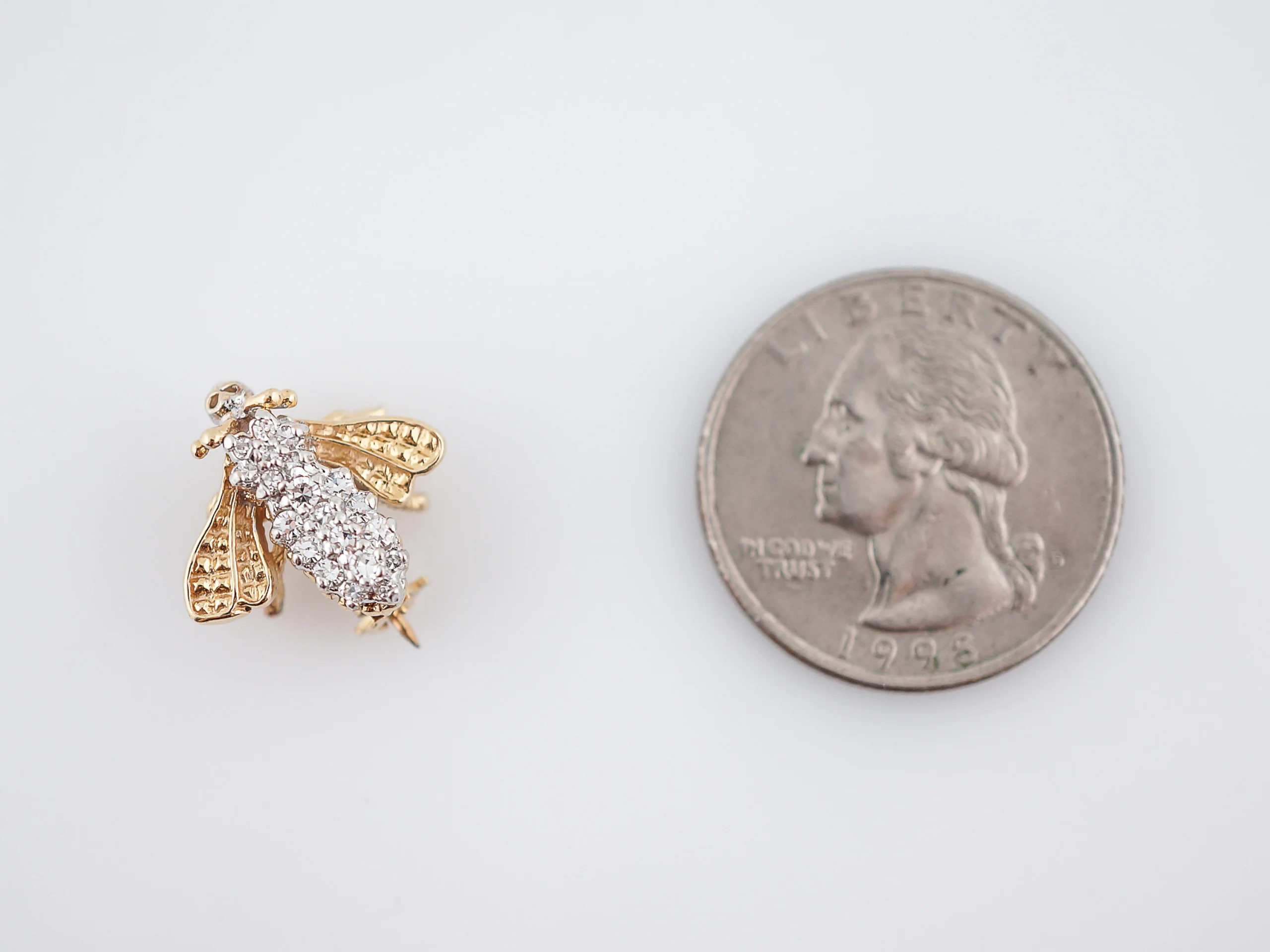 Vintage Bee Pin Mid Century .20 Round Brilliant Cut Diamonds in 14k Yellow Gold - Image 4