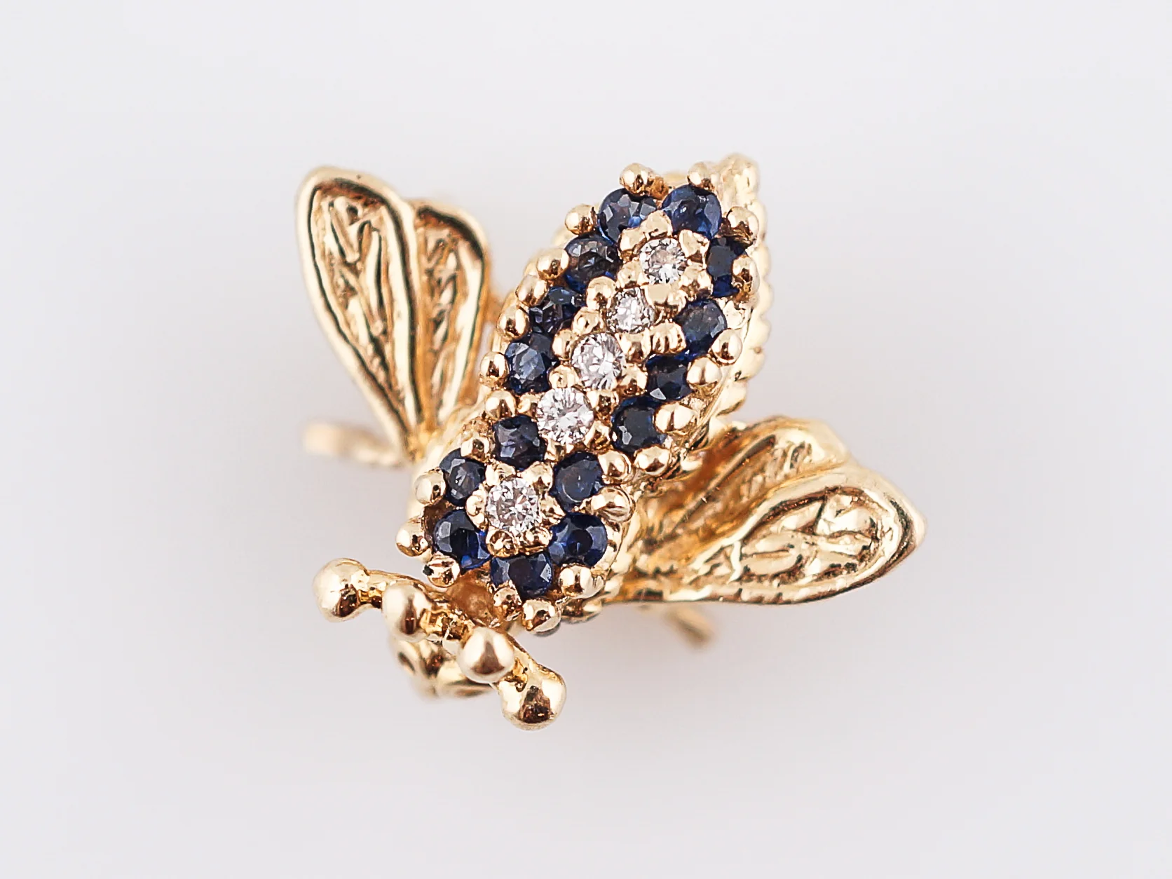 Vintage Bee Pin Mid Century .30 Round Cut Sapphire & .025 Round Brilliant Cut Diamonds in 14k Yellow Gold - Image 2