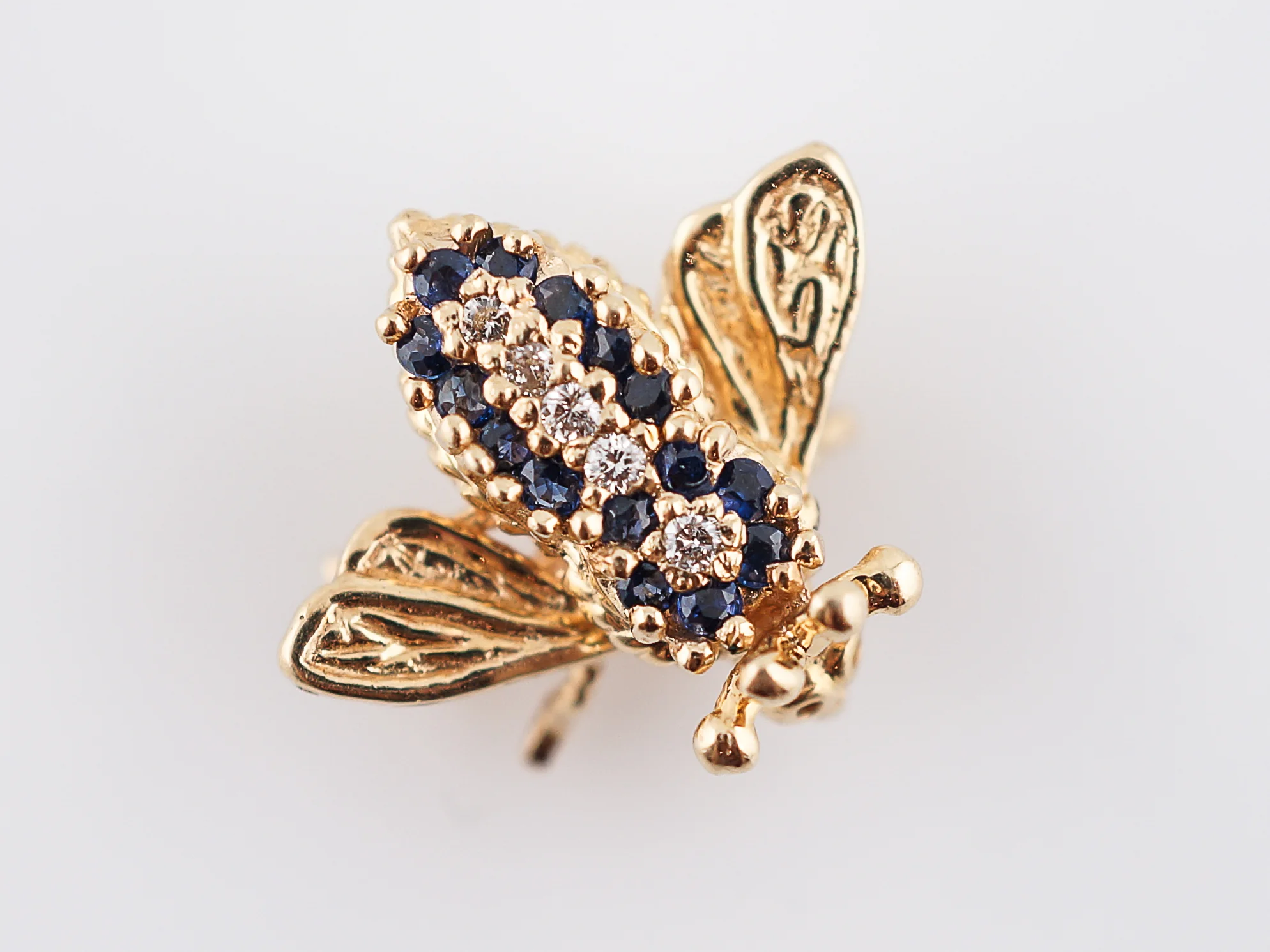 Vintage Bee Pin Mid Century .30 Round Cut Sapphire & .025 Round Brilliant Cut Diamonds in 14k Yellow Gold - Image 3