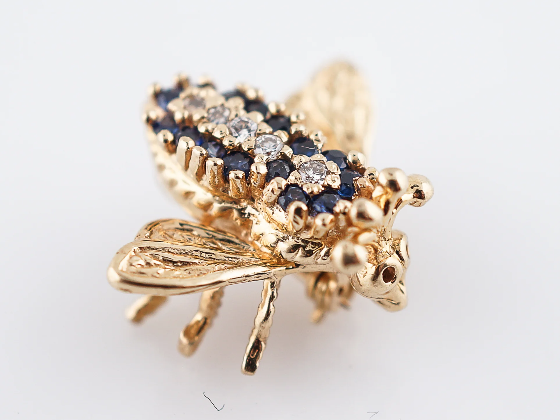 Vintage Bee Pin Mid Century .30 Round Cut Sapphire & .025 Round Brilliant Cut Diamonds in 14k Yellow Gold - Image 4
