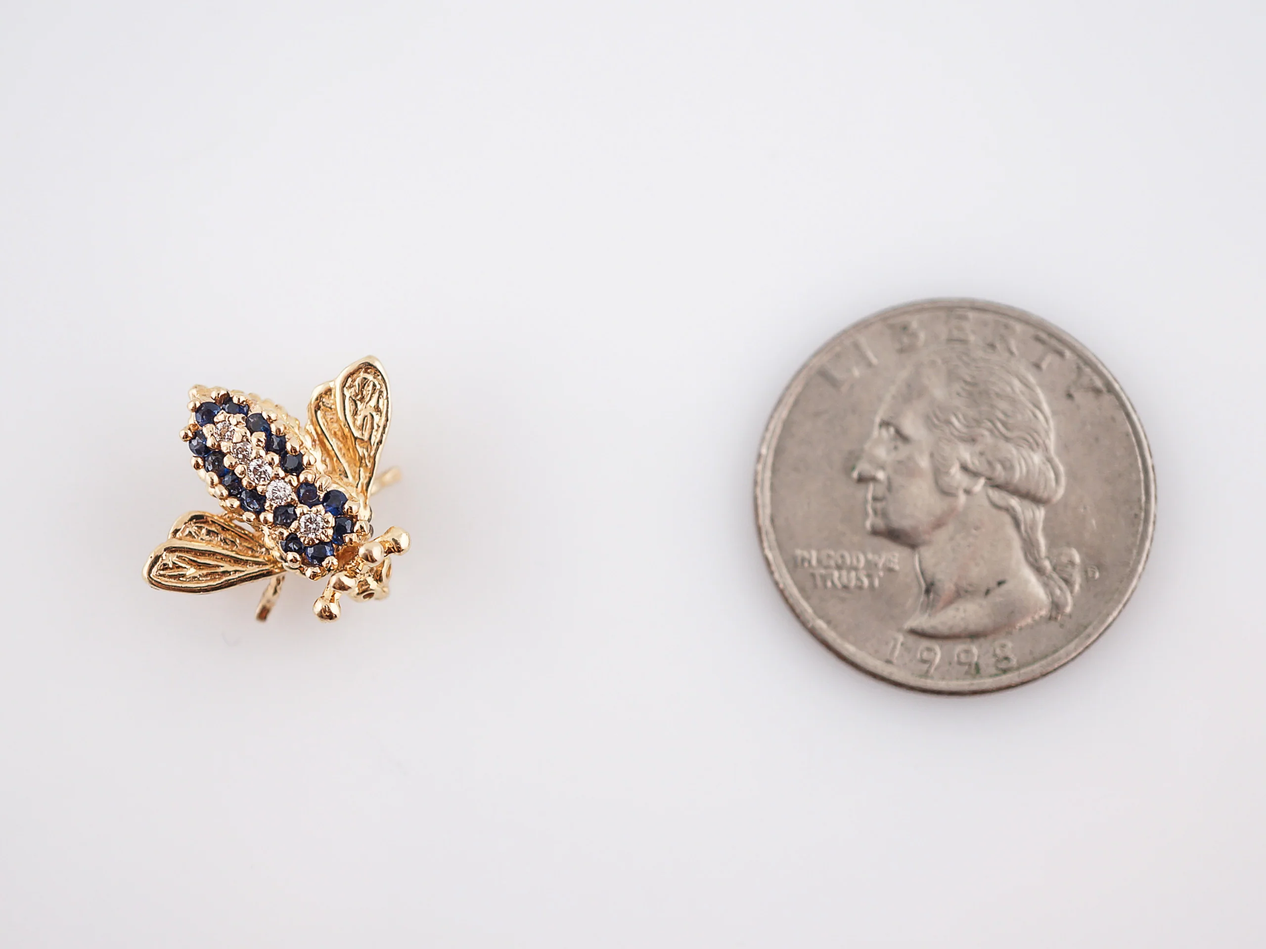 Vintage Bee Pin Mid Century .30 Round Cut Sapphire & .025 Round Brilliant Cut Diamonds in 14k Yellow Gold - Image 5