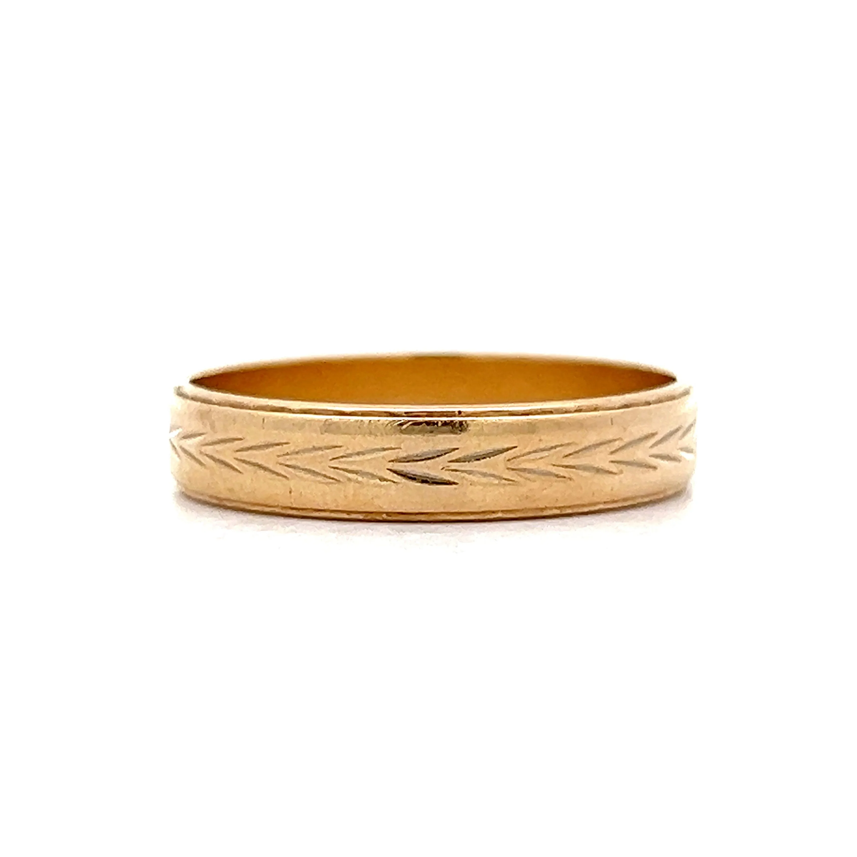 Vintage Chevron Men's Wedding Band in 14k Yellow Gold
