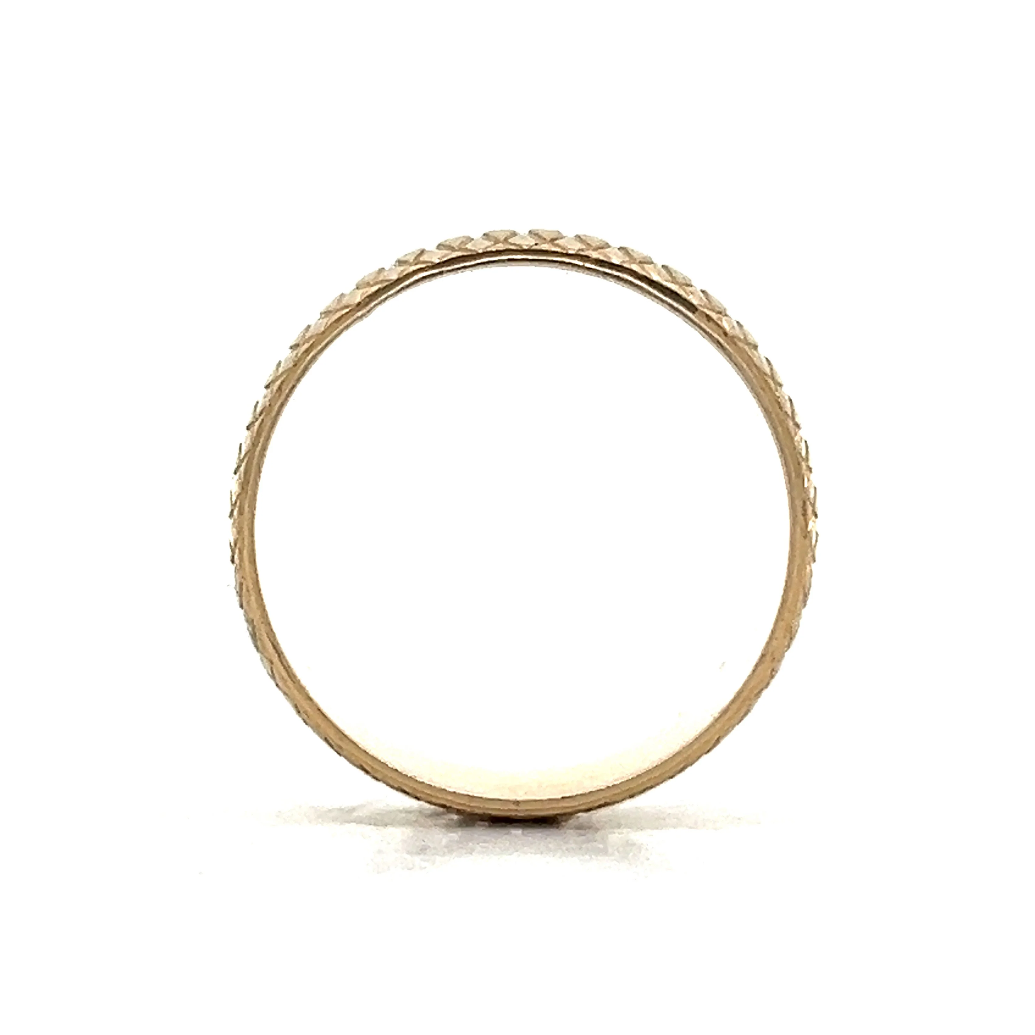 Vintage Circular Engraved Wedding Band in 14k Yellow Gold - Image 4