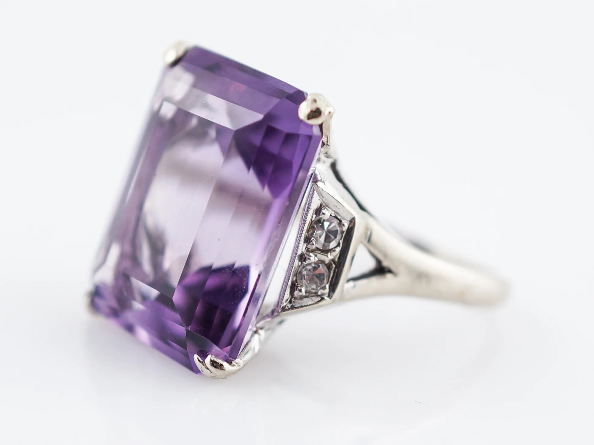 Vintage Cocktail Ring Mid-Century 20.51 Emerald Cut Amethyst in 14K Yellow Gold - Image 3