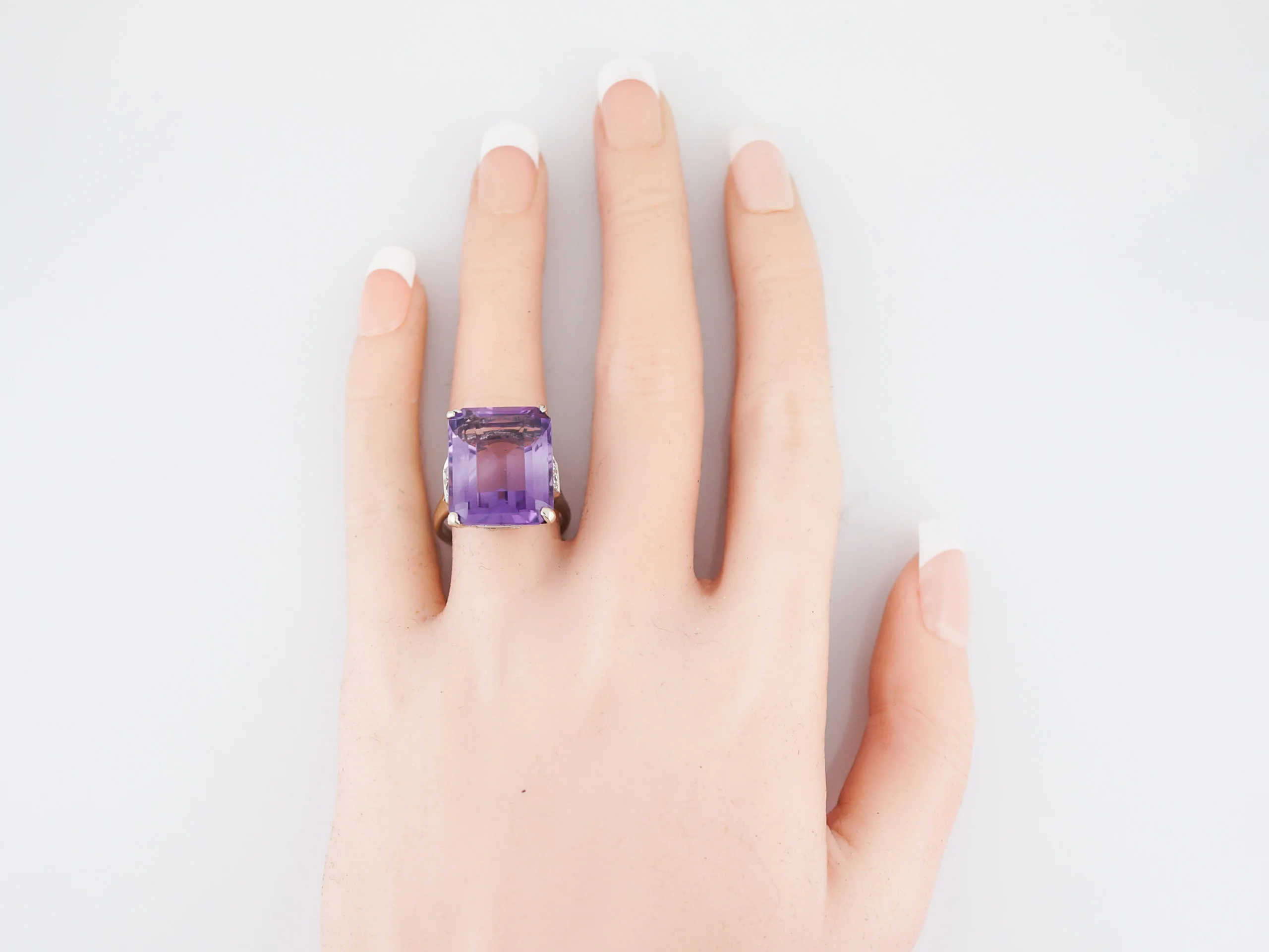 Vintage Cocktail Ring Mid-Century 20.51 Emerald Cut Amethyst in 14K Yellow Gold - Image 5