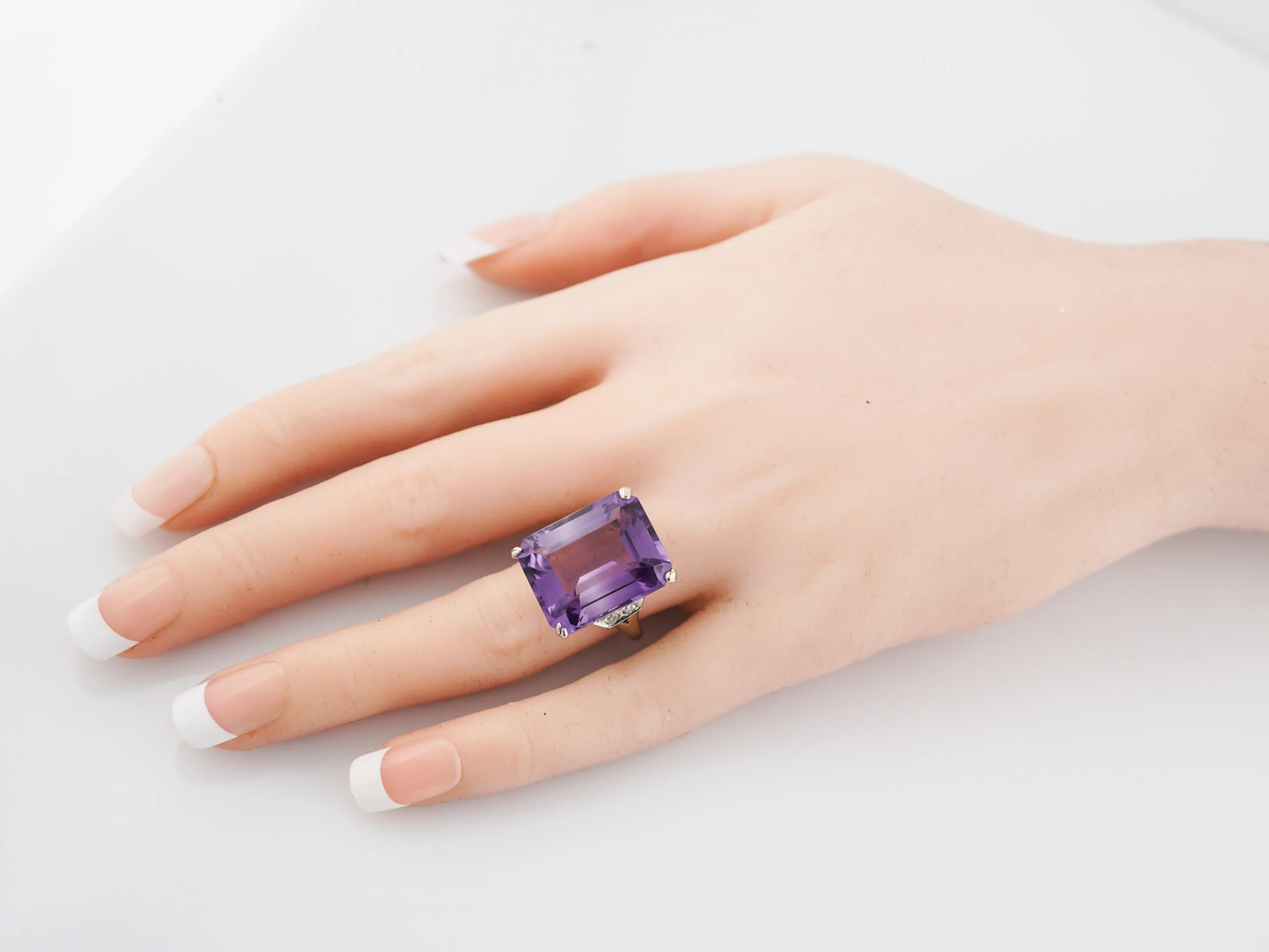 Vintage Cocktail Ring Mid-Century 20.51 Emerald Cut Amethyst in 14K Yellow Gold - Image 6