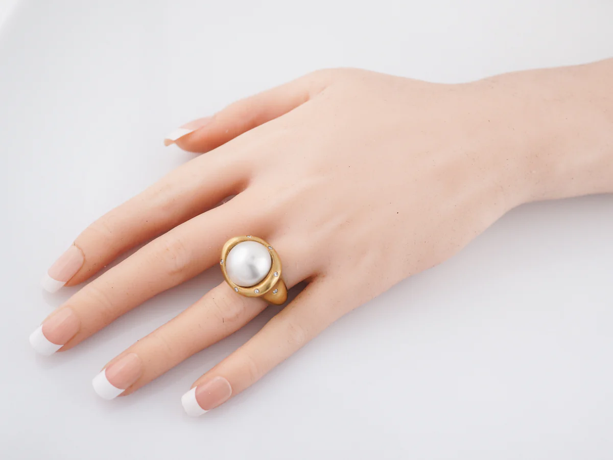 Vintage Cocktail Ring Mid-Century South Sea Pearl in 18k Yellow Gold - Image 6