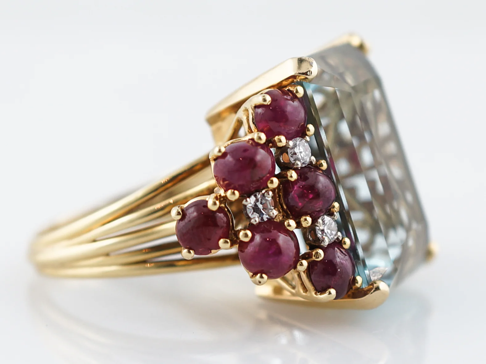 Vintage Cocktail Ring Retro 27.00 Aquamarine, Ruby and Diamond in 18K Yellow Gold - Image 3