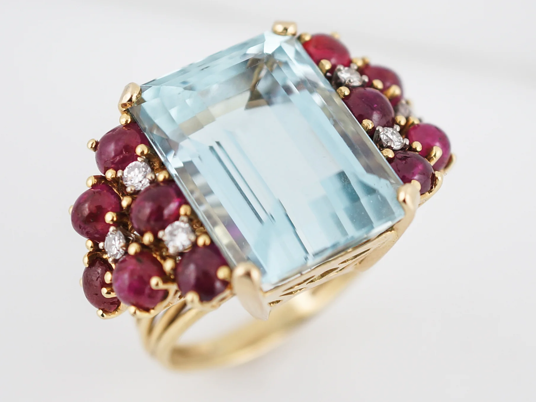 Vintage Cocktail Ring Retro 27.00 Aquamarine, Ruby and Diamond in 18K Yellow Gold - Image 4