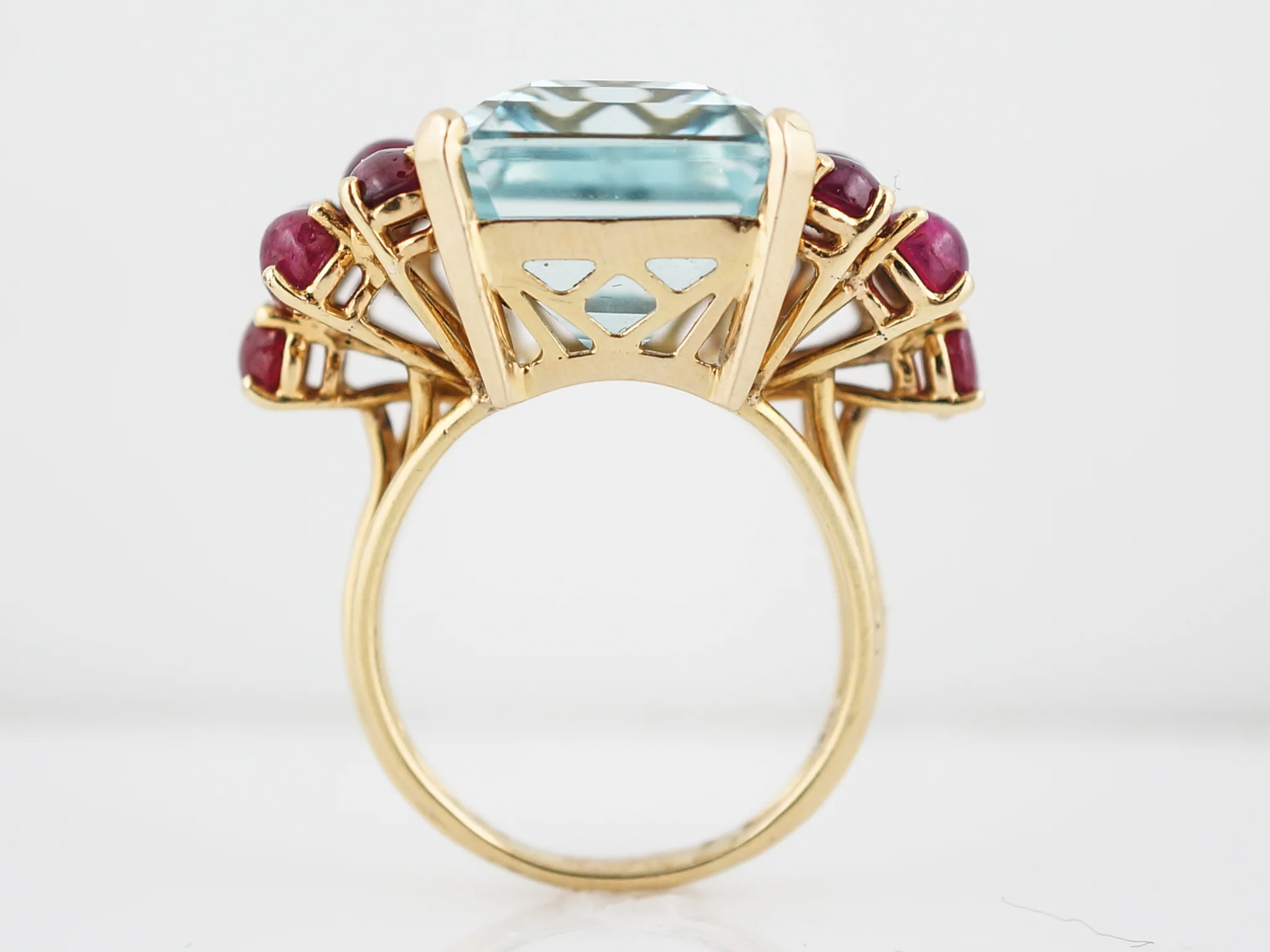 Vintage Cocktail Ring Retro 27.00 Aquamarine, Ruby and Diamond in 18K Yellow Gold - Image 6
