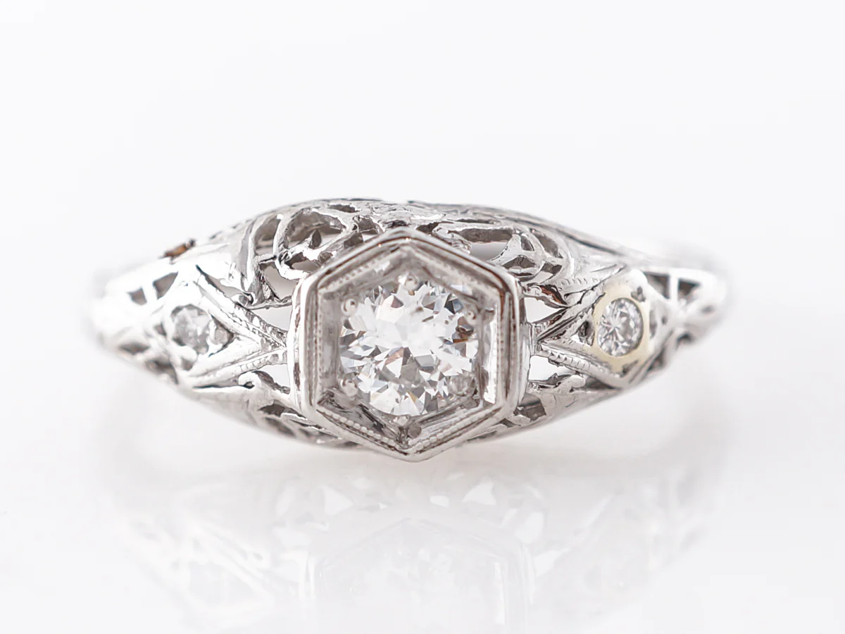 Vintage Deco Filigree Diamond Engagement Ring in Platinum