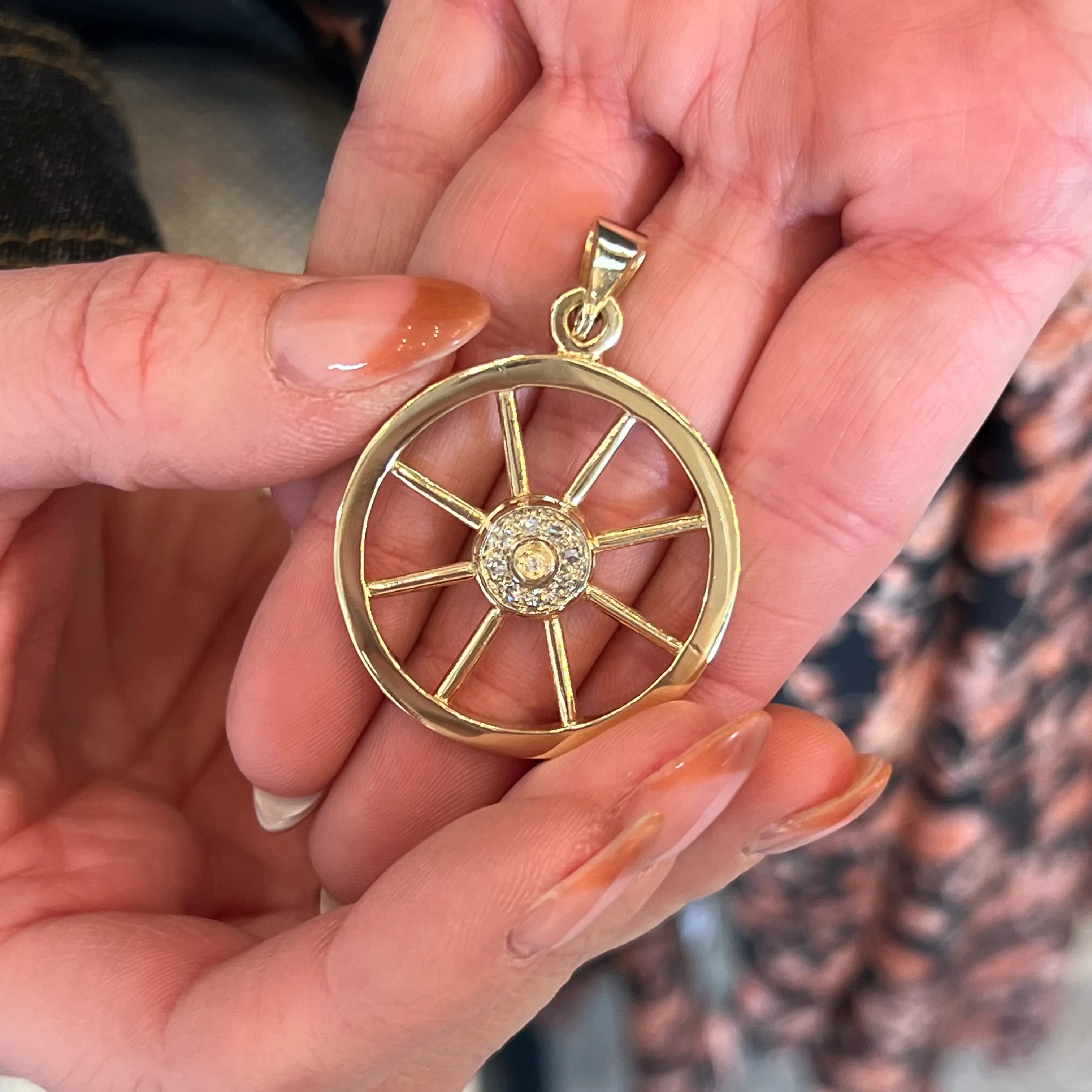 Vintage Diamond Wagon Wheel Pendant in 14k Yellow Gold - Image 4