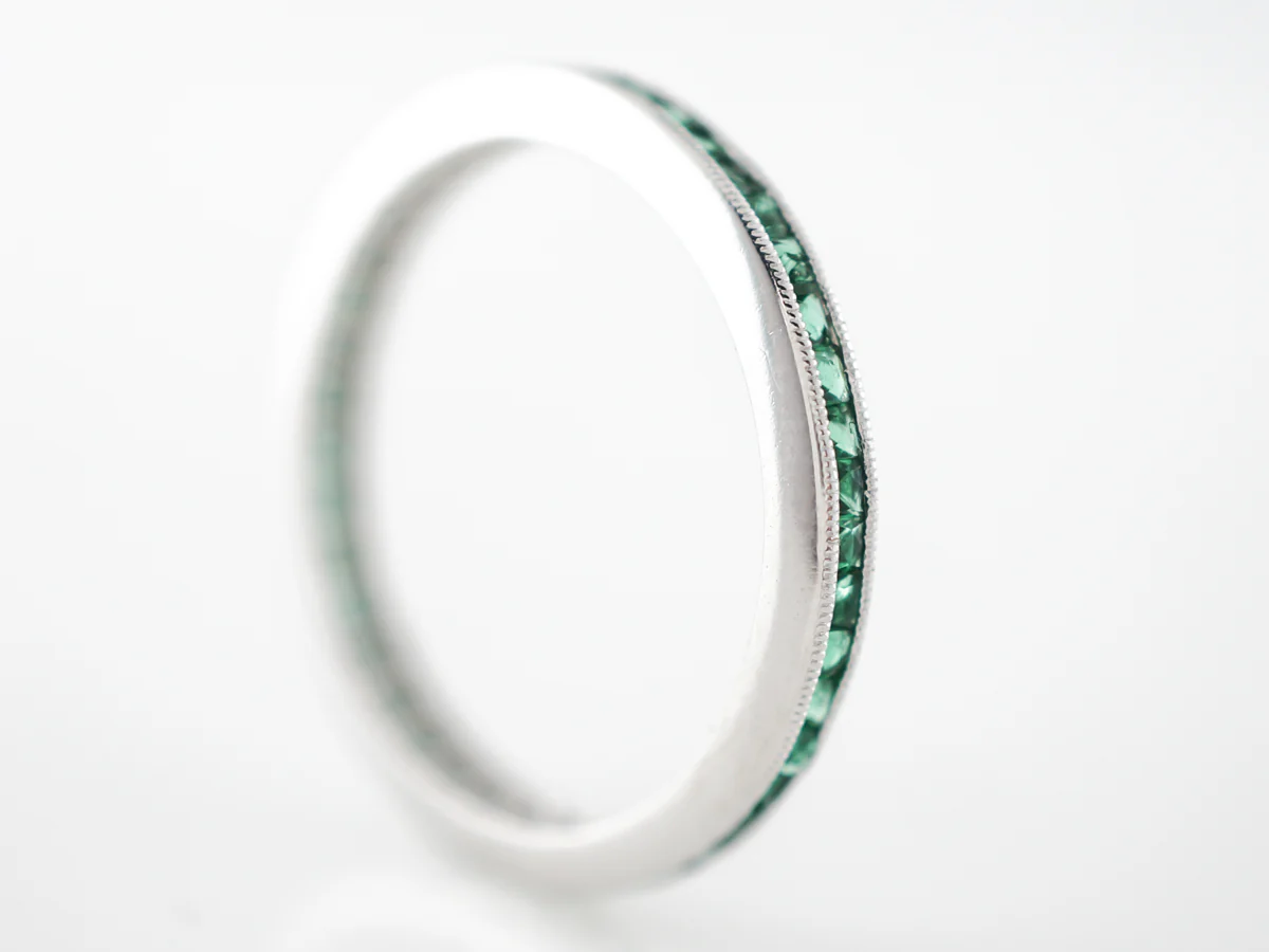 Vintage Emerald Eternity Band Mid-Century in White Gold - Image 2