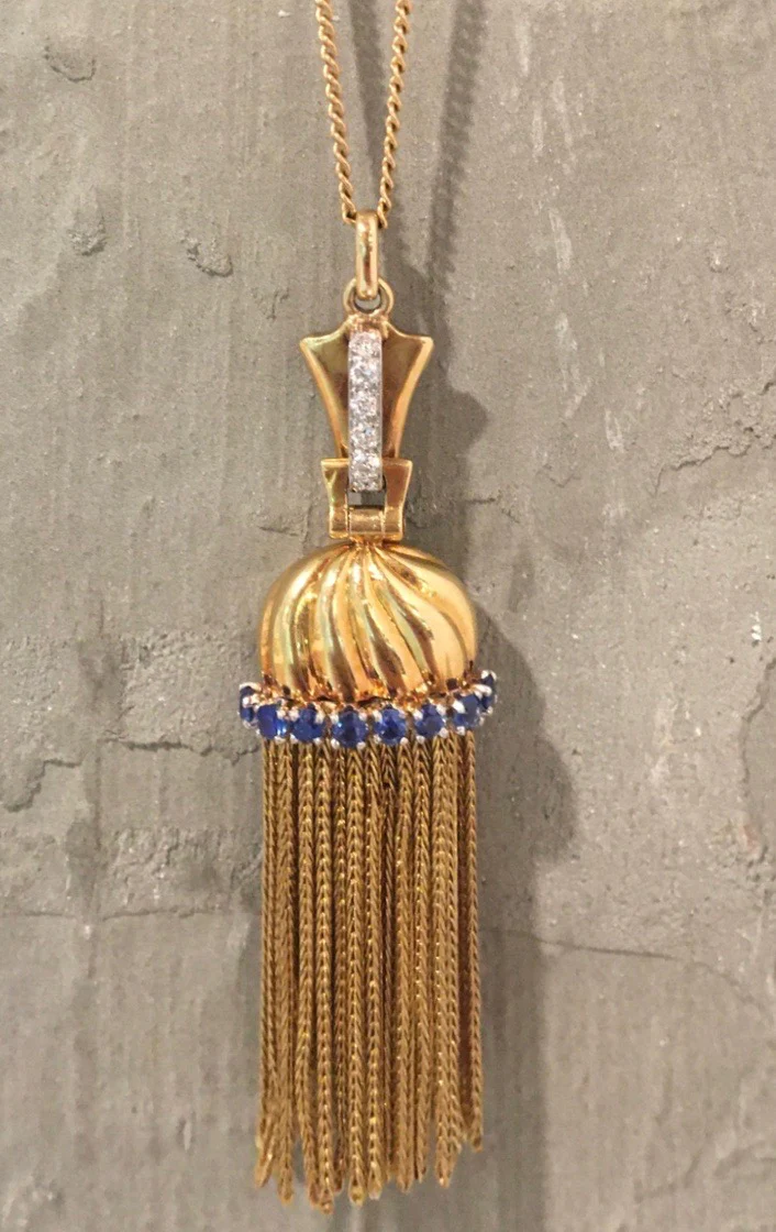 Vintage French Retro Diamond & Sapphire Tassel Pendant in Yellow Gold - Image 3