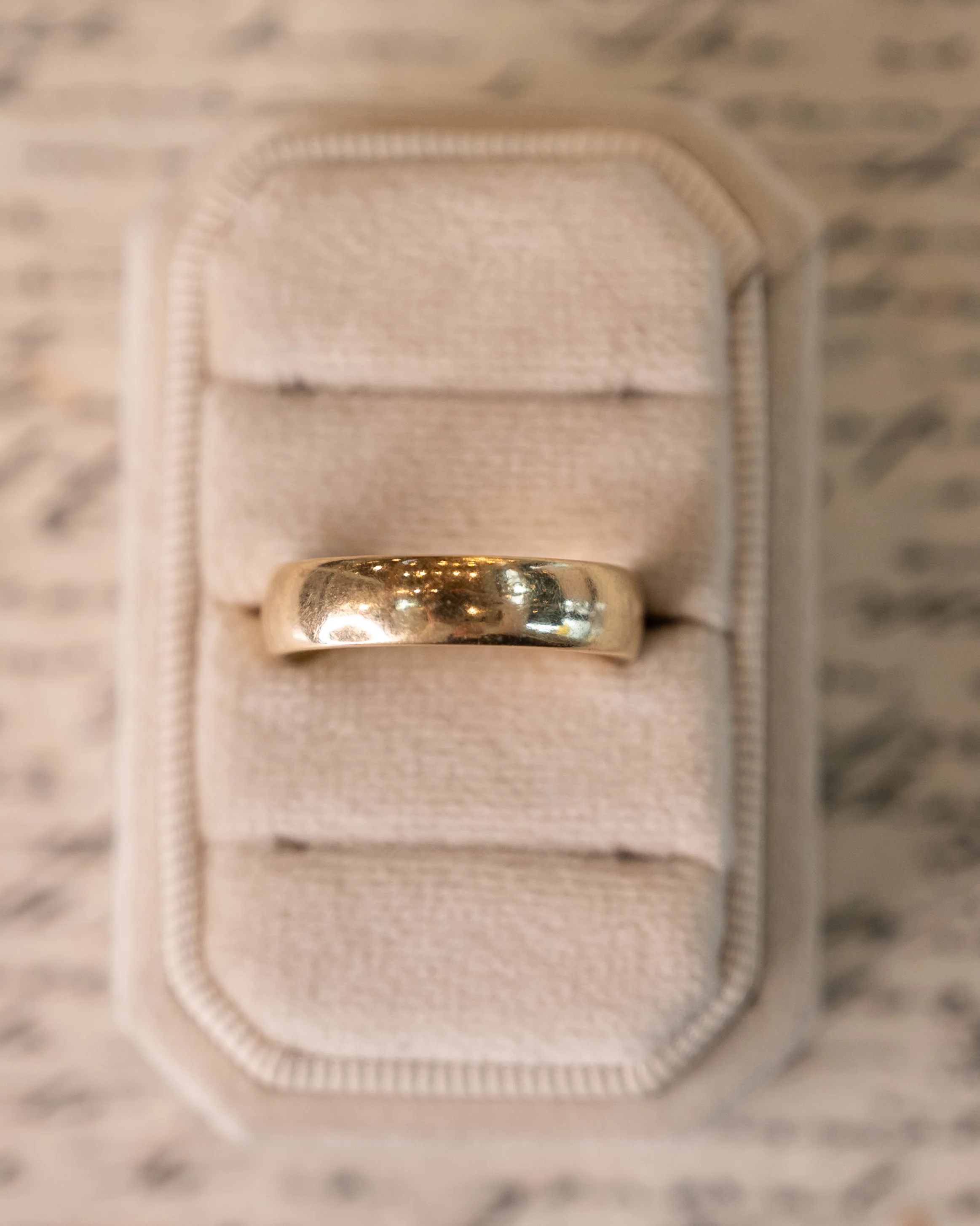 Vintage Jabel 5mm Wedding Band in 14k Yellow Gold - Image 6
