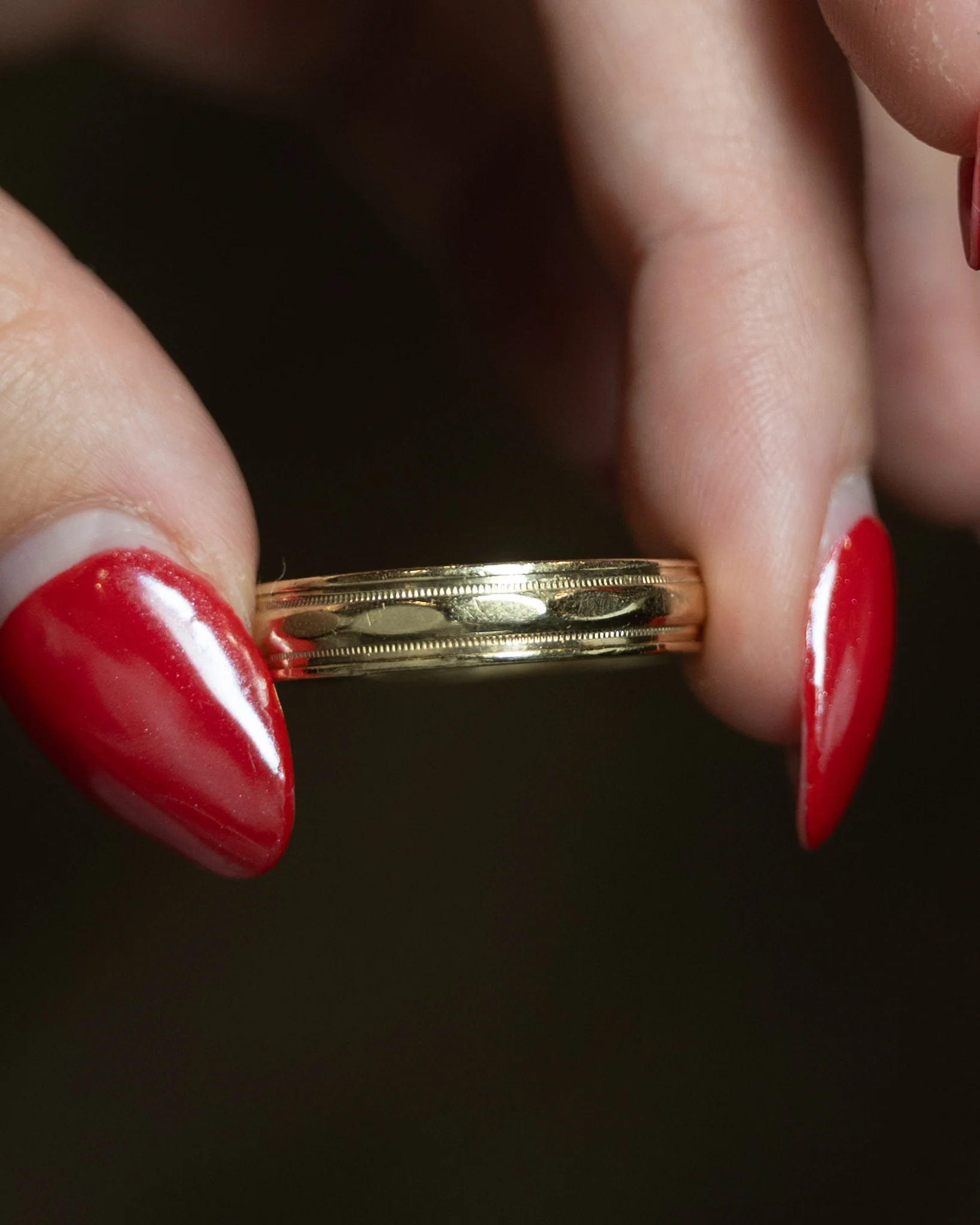 Vintage Mens 5mm Wedding Band in 10k Yellow Gold - Image 7
