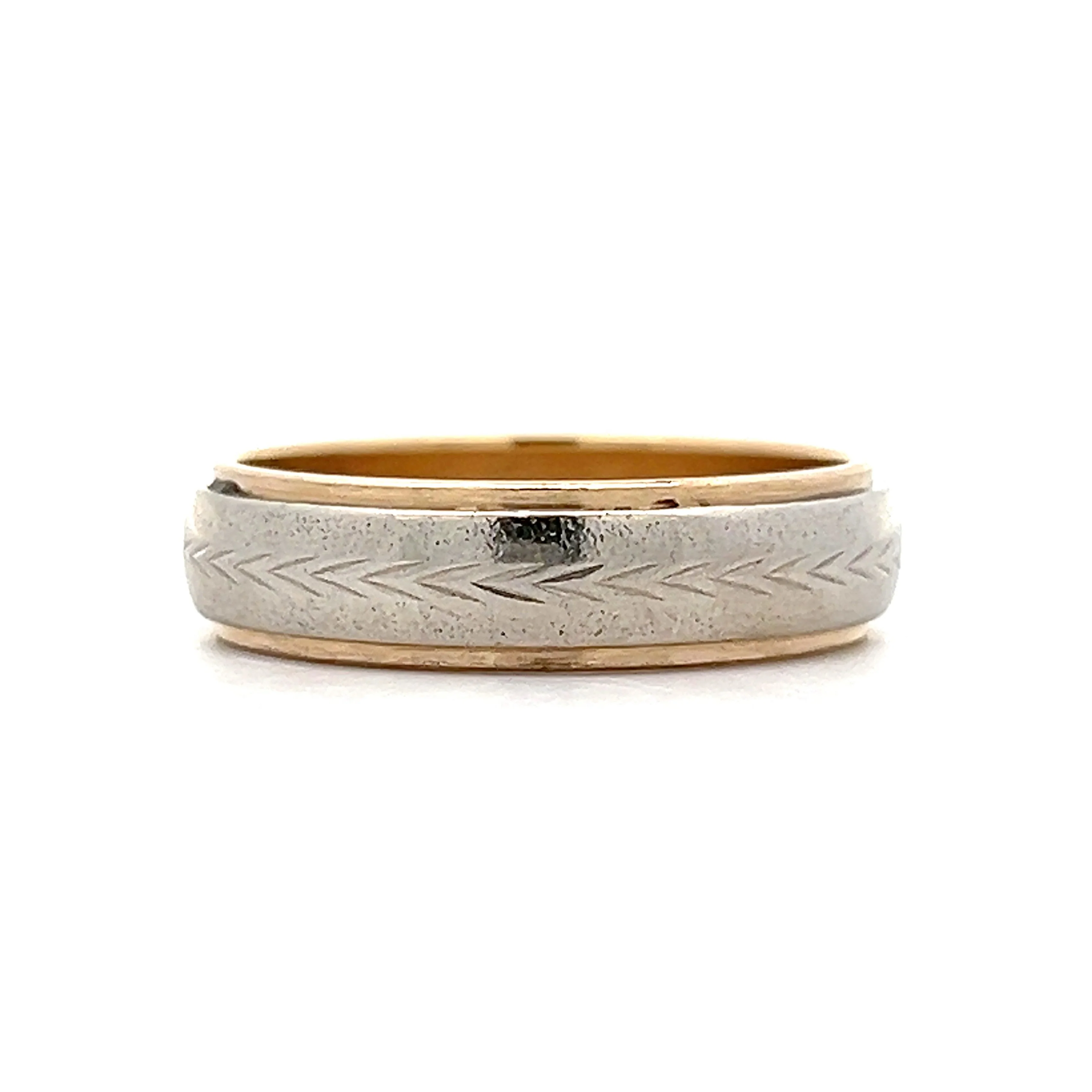Vintage Men's Chevron Two-Tone Wedding Band in 14k - Image 3