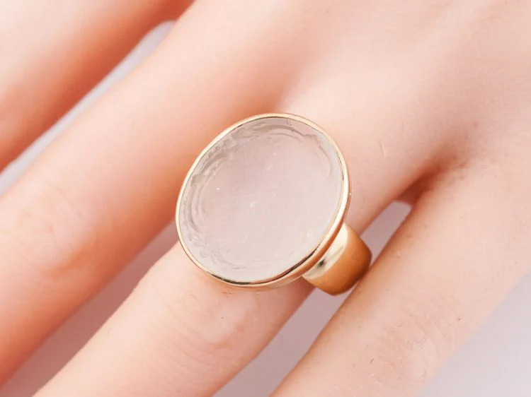 Vintage Men's Right Hand Ring 7.23 Cabochon Cut Agate Intaglio in 14k Yellow Gold - Image 7
