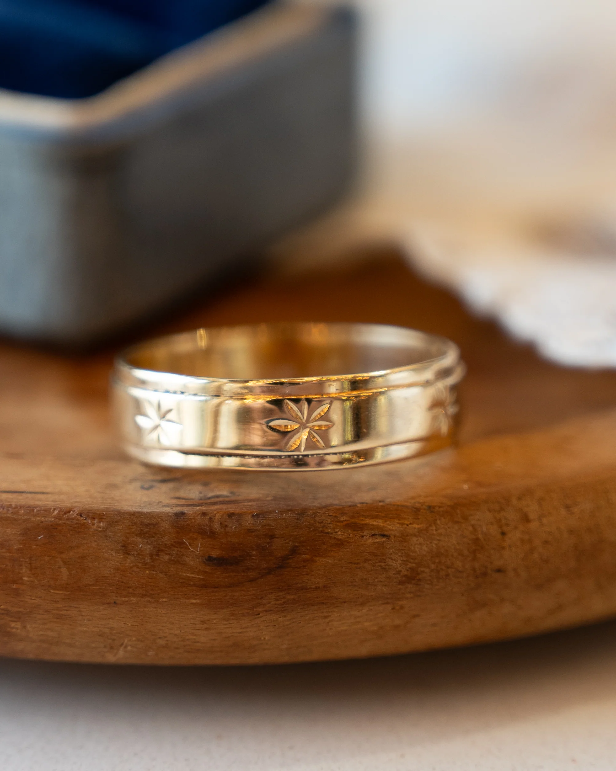 Vintage Mid-Century Engraved Men's Wedding Band 14k - Image 6