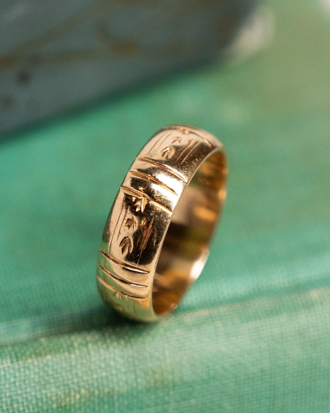 Vintage Mid-Century Engraved Wedding Band 14k Yellow Gold - Image 6