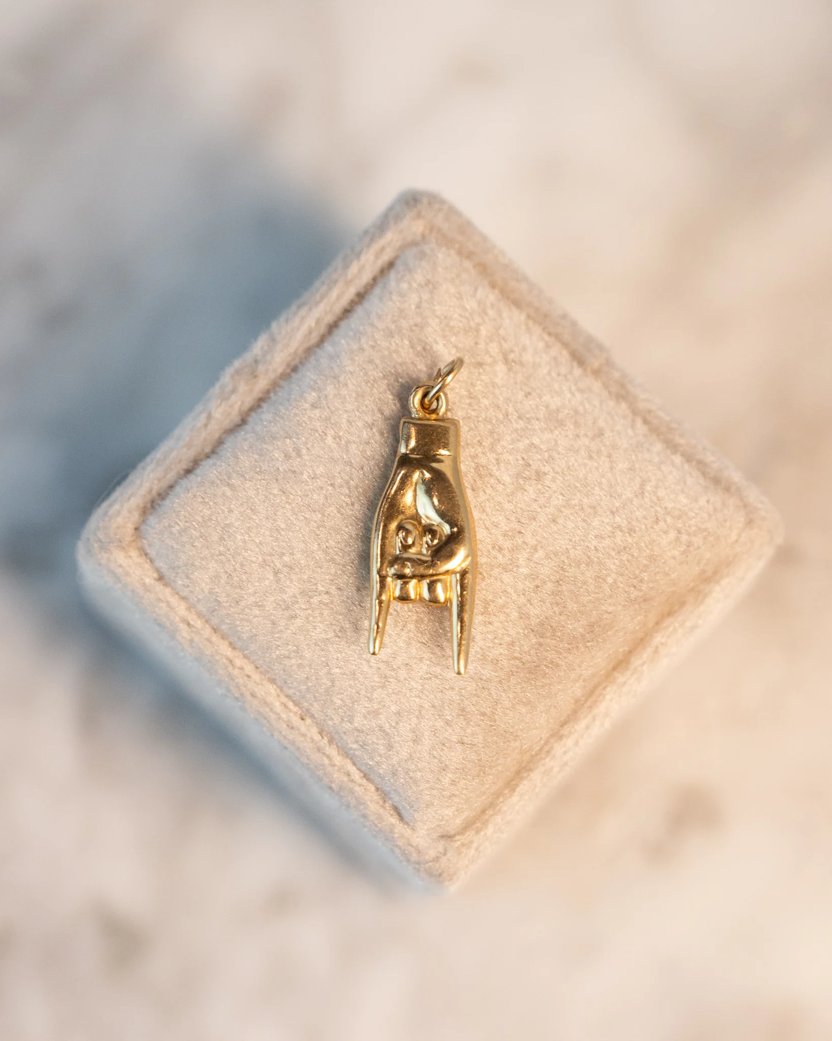 Vintage Mid-Century Figa Charm in 14k Yellow Gold - Image 3