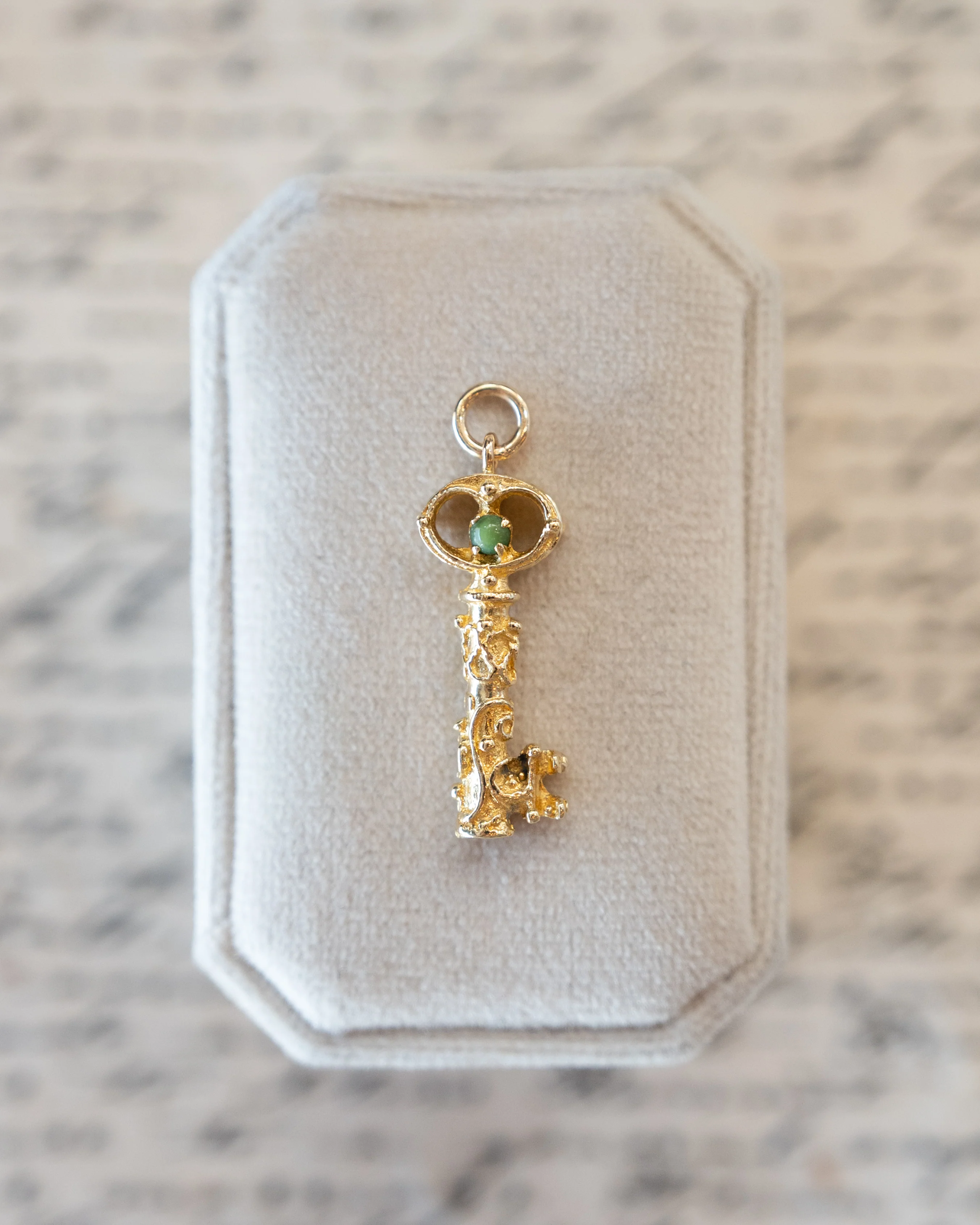 Vintage Mid-Century Skeleton Key Charm 18k Yellow Gold - Image 3