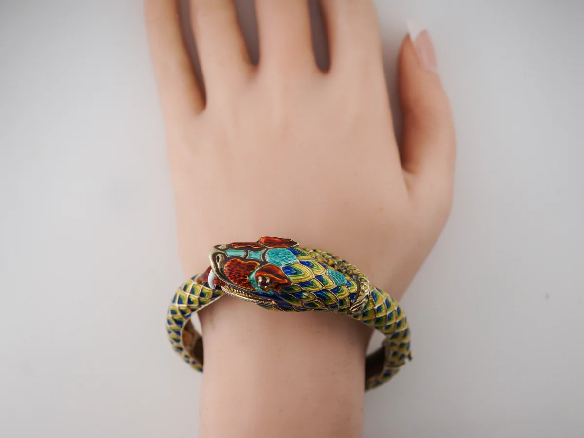 Vintage Mid-Century Snake Bracelet W/ Rubies in Yellow Gold - Image 7
