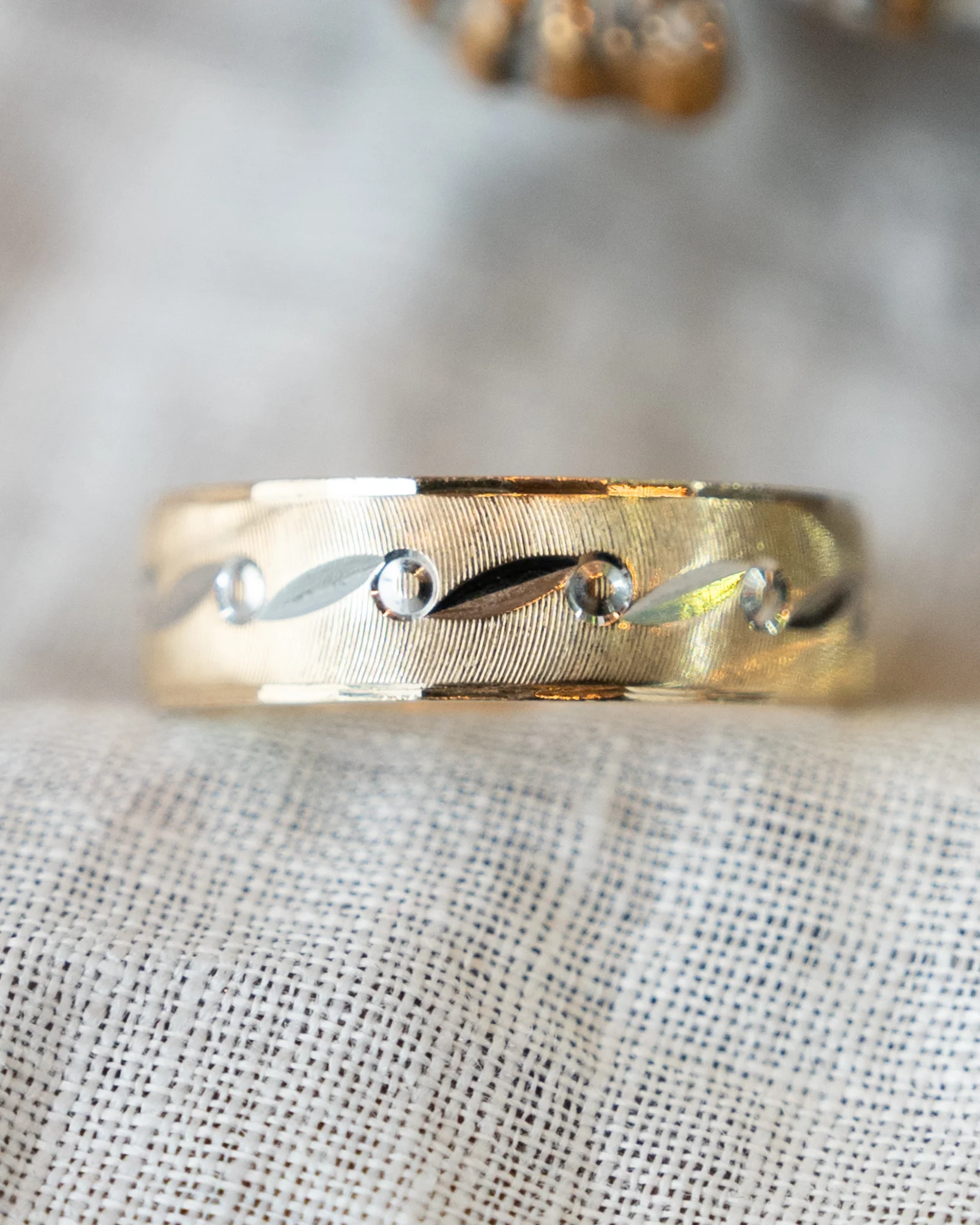Vintage Mid-Century Two-Tone Wave Band in 14k - Image 6