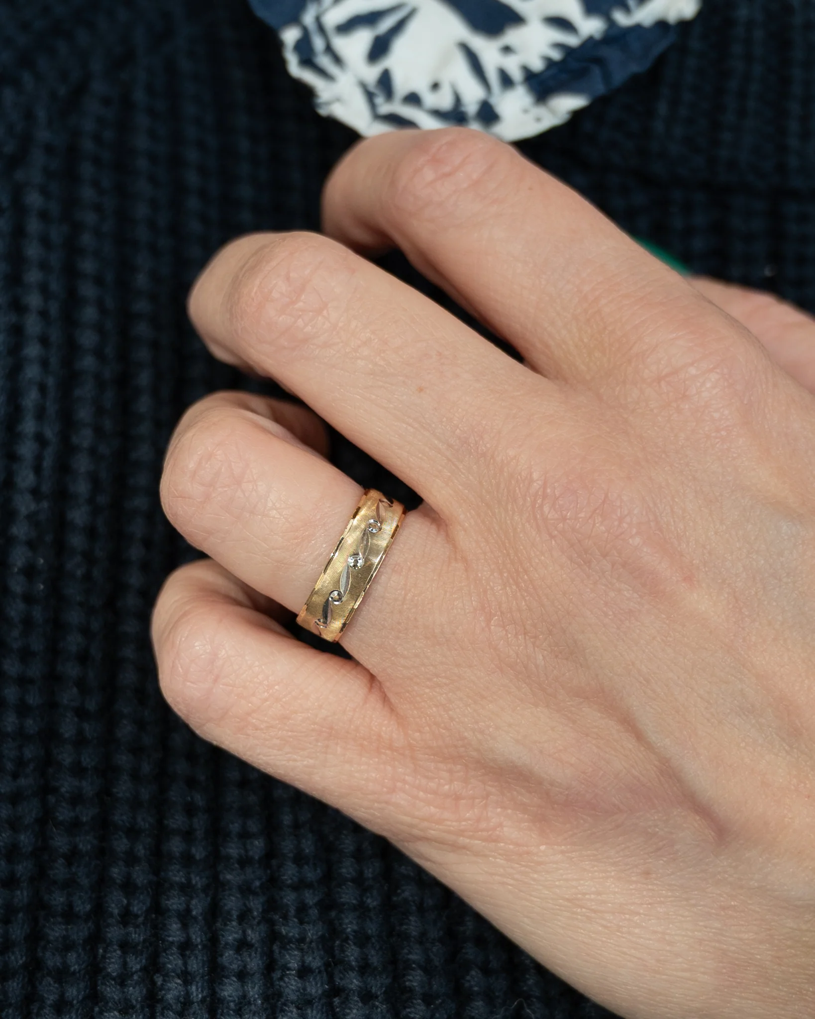 Vintage Mid-Century Two-Tone Wave Band in 14k - Image 7