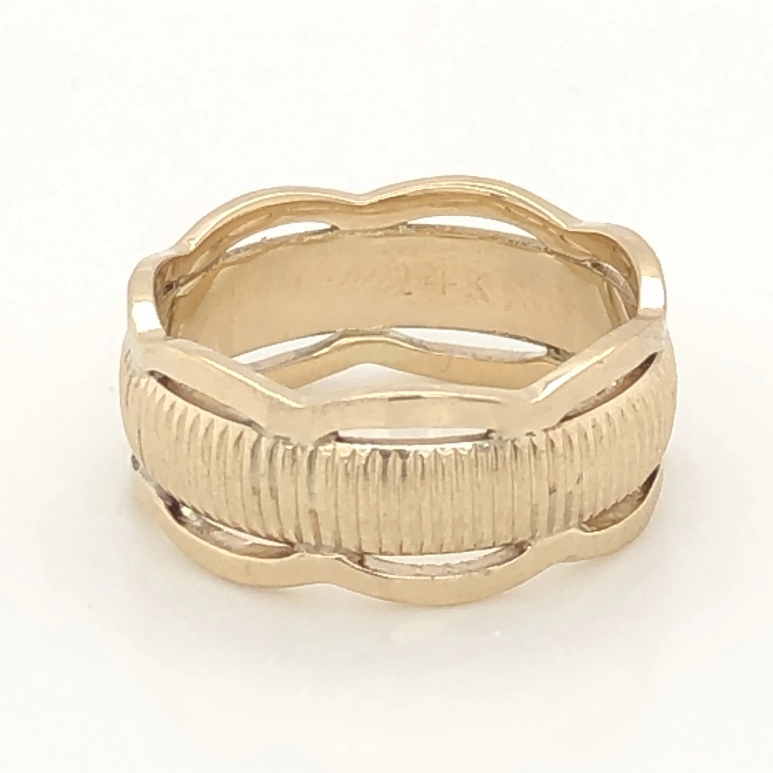 Vintage Mid-Century Wedding Band in 14k Yellow Gold - Image 2