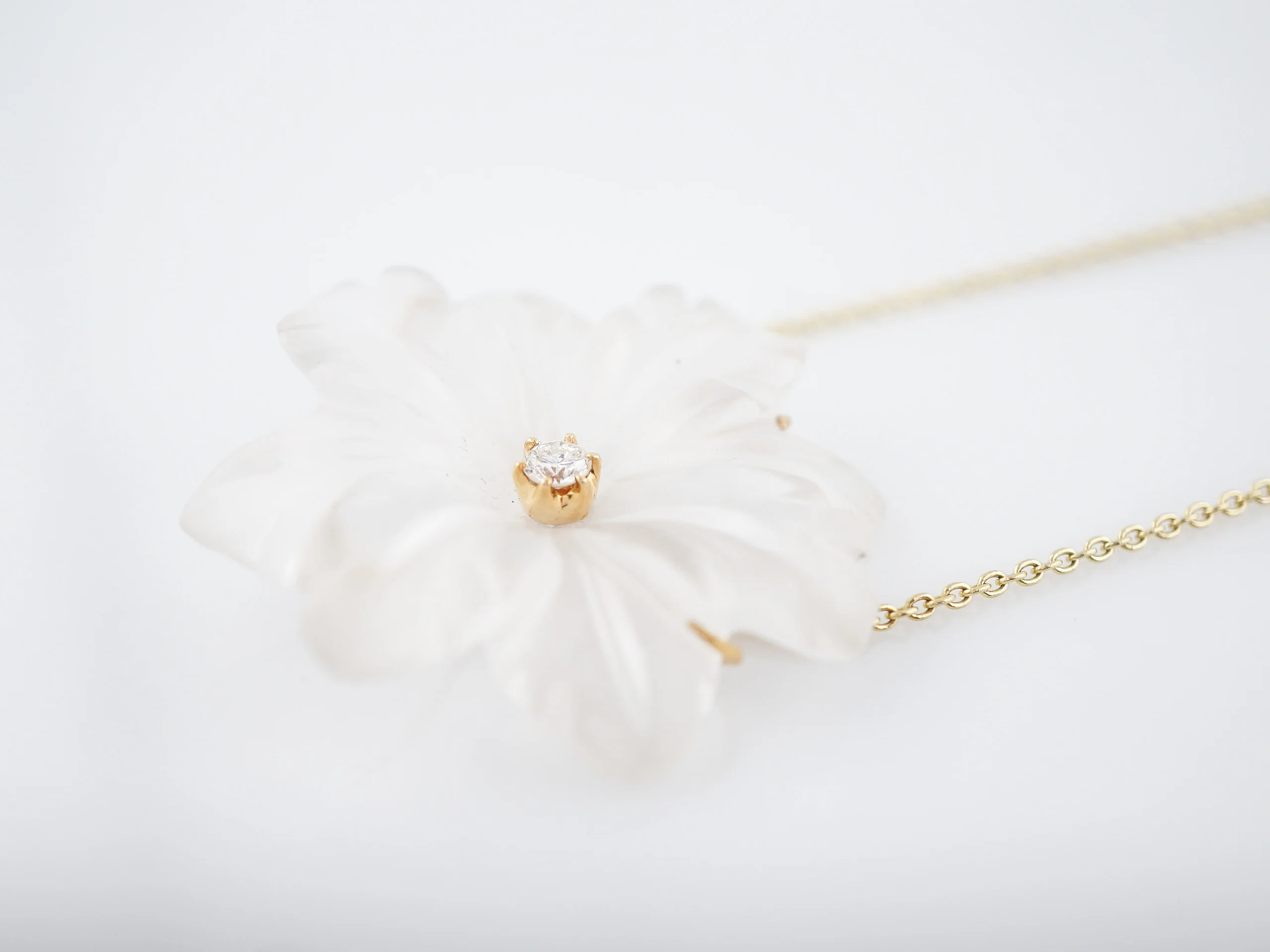 Vintage Necklace Mid Century .16 Engraved Crystal in 14k Yellow Gold - Image 2