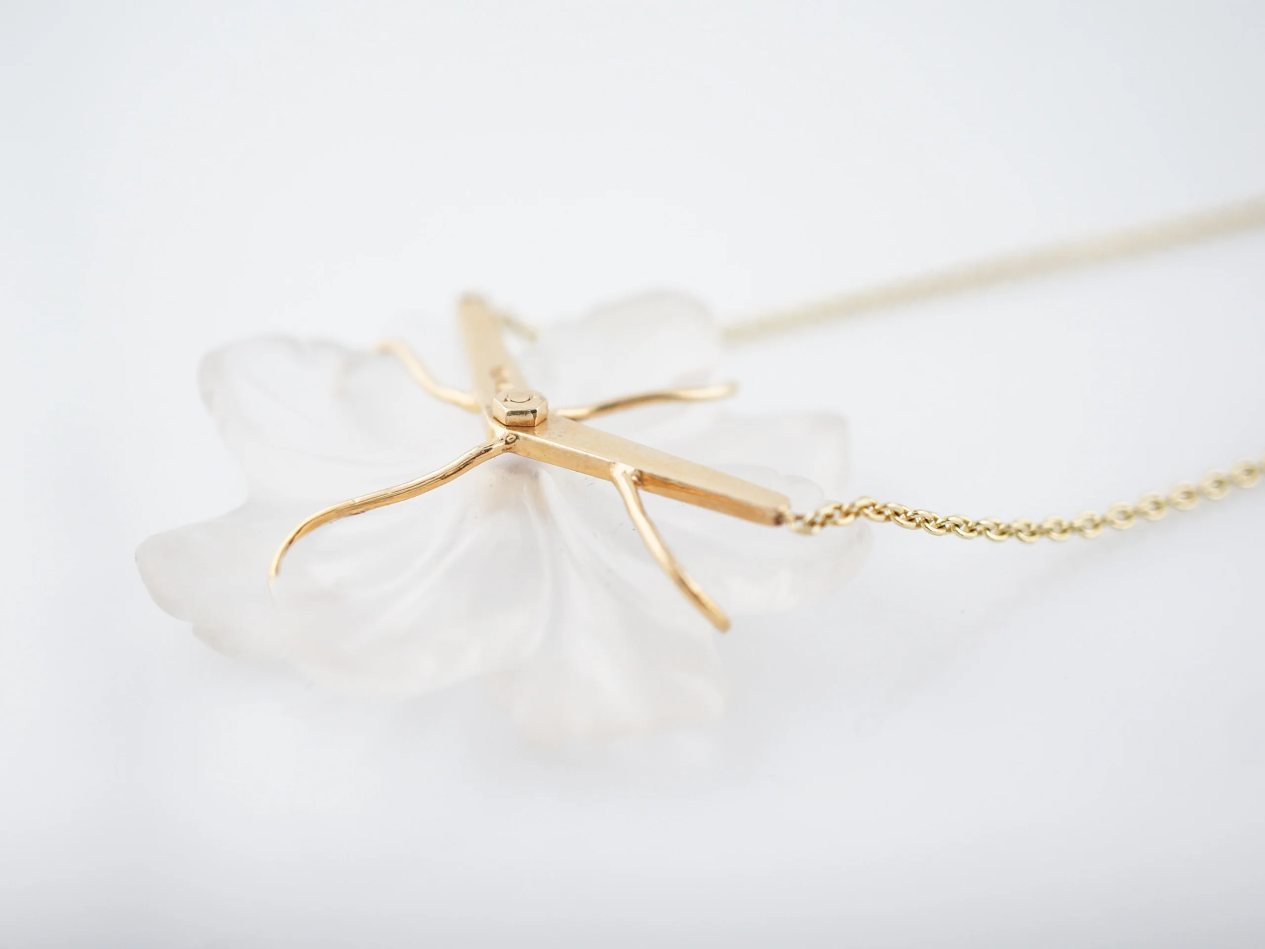 Vintage Necklace Mid Century .16 Engraved Crystal in 14k Yellow Gold - Image 3