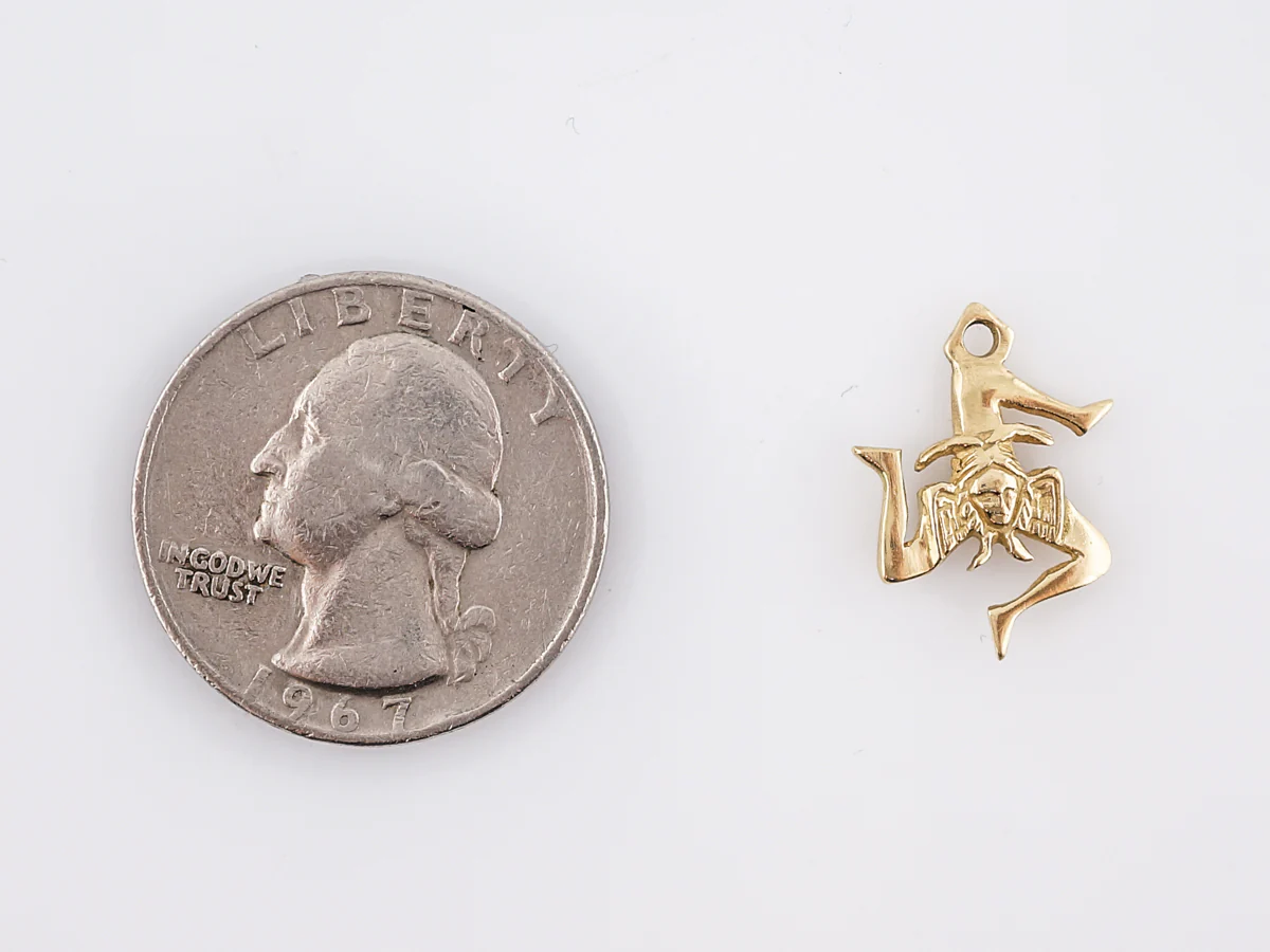 Vintage Pendant Charm Trinacria Mid-Century 22k Yellow Gold - Image 3
