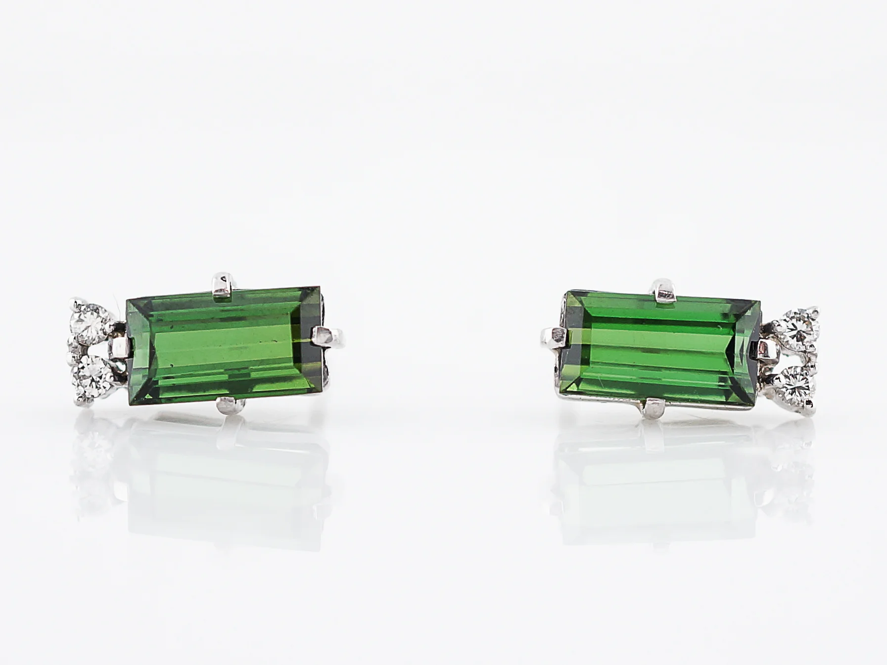 Vintage Post Earrings Retro 7.80 Rectangle Cut Chrome Tourmaline & .16 Round Brilliant Cut Diamonds in 14k White Gold - Image 3