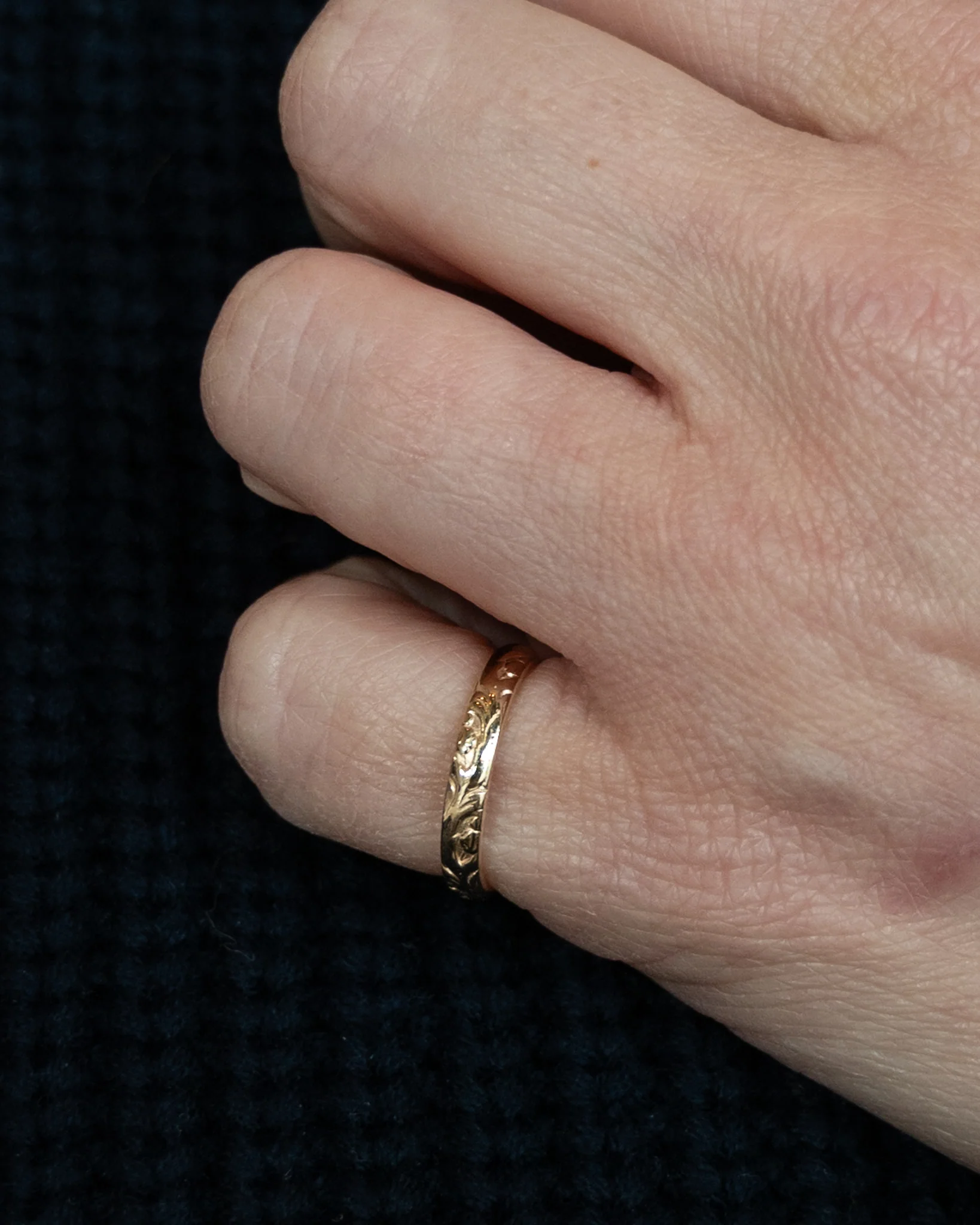 Vintage Retro 3mm Engraved Wedding Band in 14k - Image 7