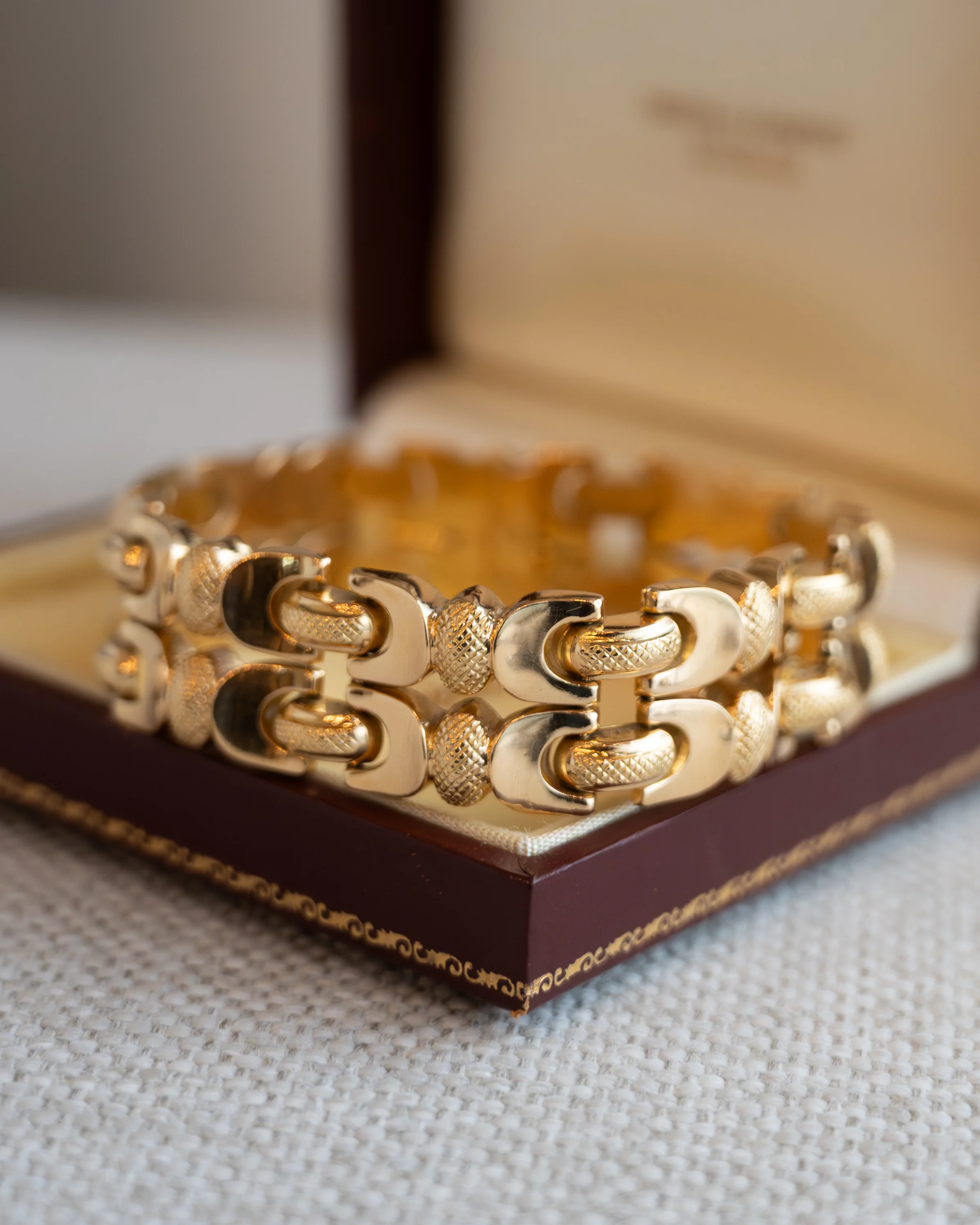 Vintage Retro Geometric Bracelet in 18k Yellow Gold - Image 5