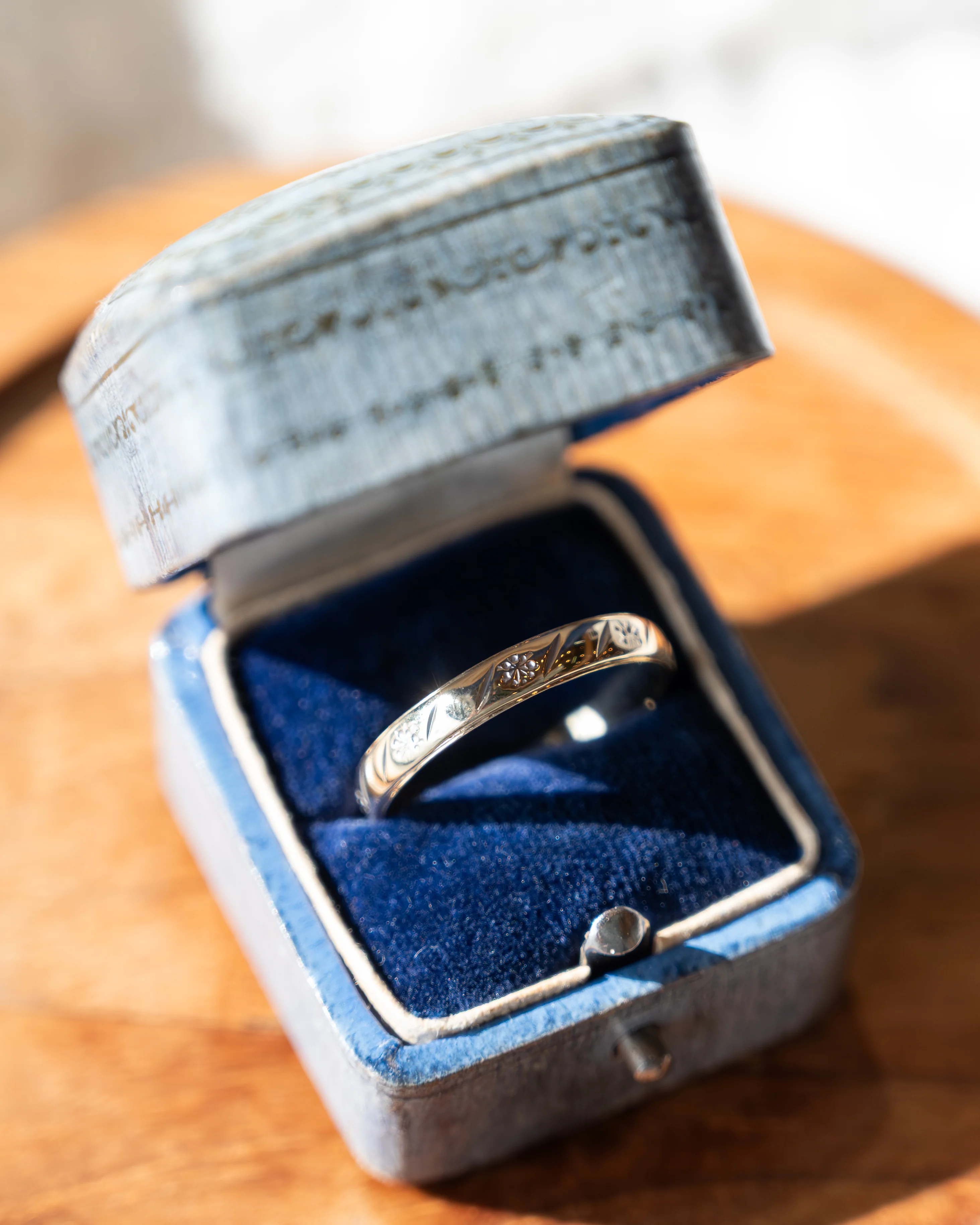 Vintage Retro Men's Engraved Wedding Band 18k Two-Tone Gold - Image 7