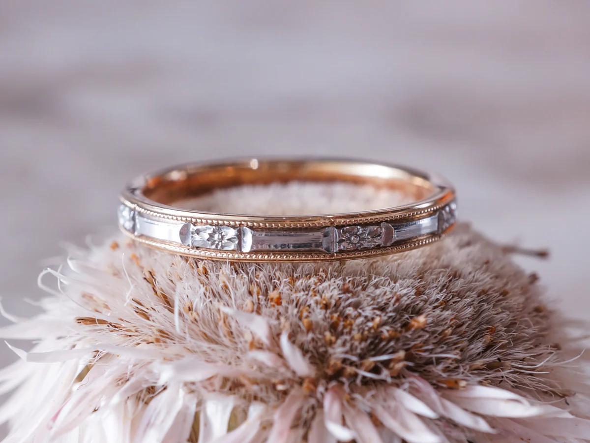 Vintage Retro Two-Tone Wedding Band in 18k & Platinum - Image 5