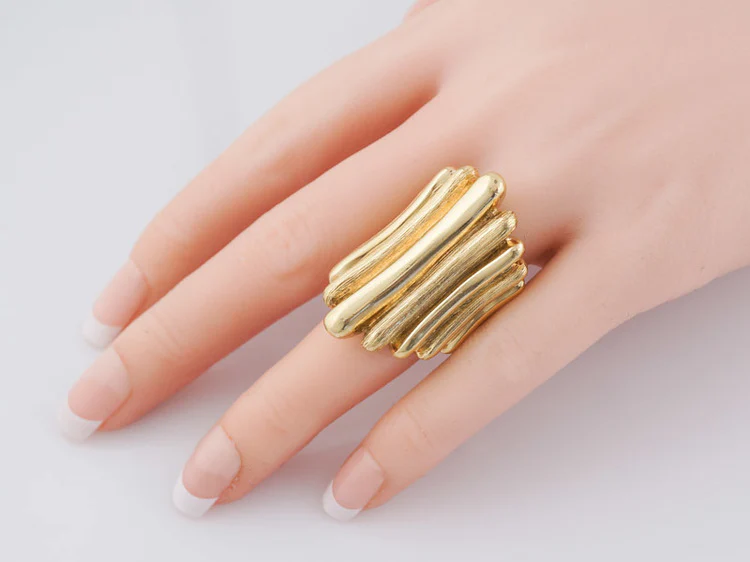 Vintage Right Hand Ring Mid-Century in 18k Yellow Gold - Image 7