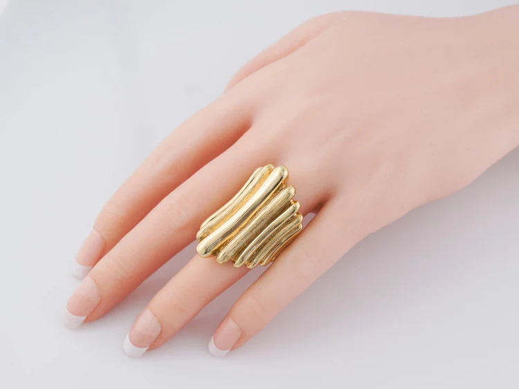 Vintage Right Hand Ring Mid-Century in 18k Yellow Gold - Image 9
