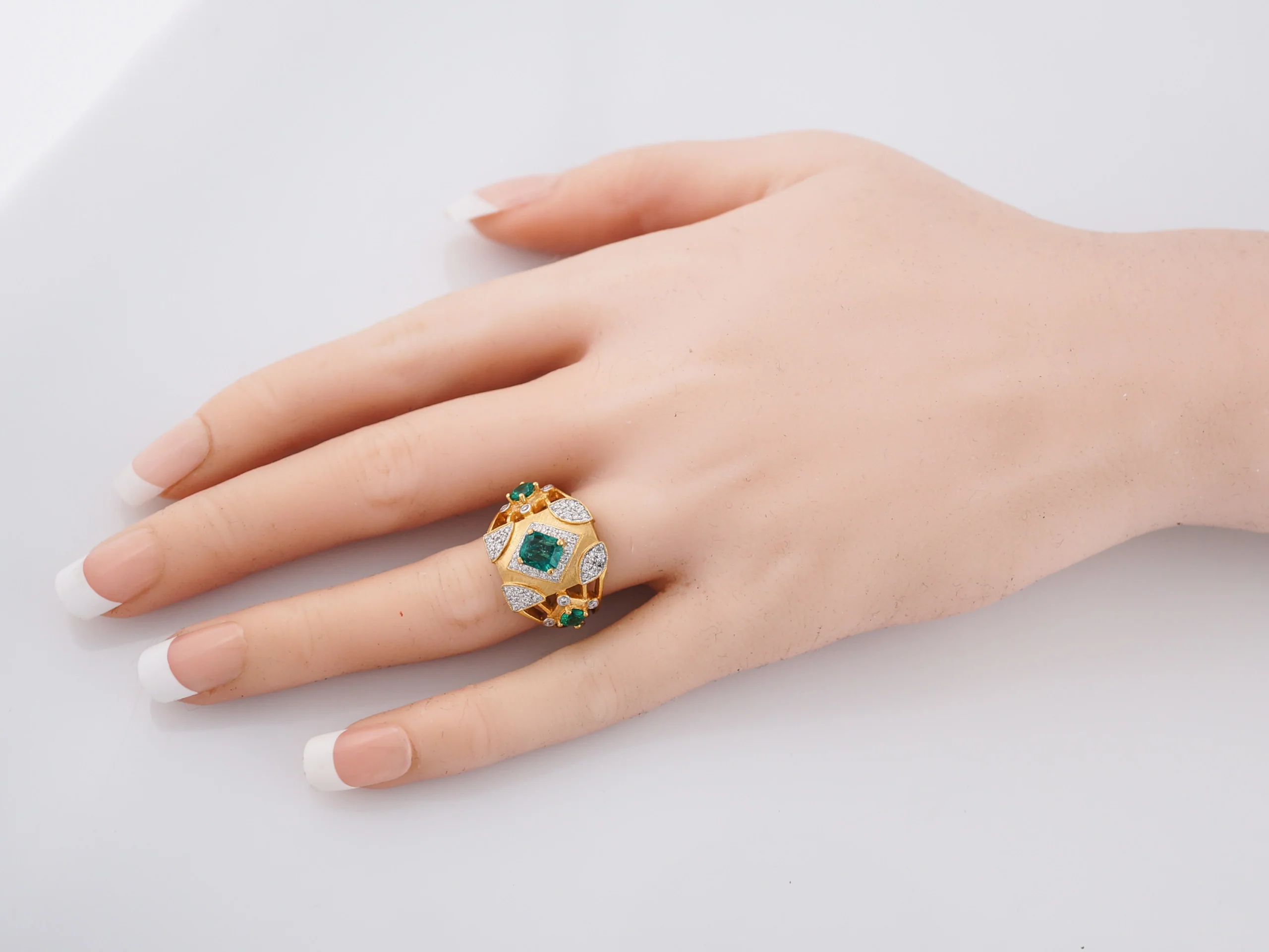 Vintage Right Hand Ring Mid-Century .60 Emerald Cut Emerald in 20K Yellow Gold - Image 6