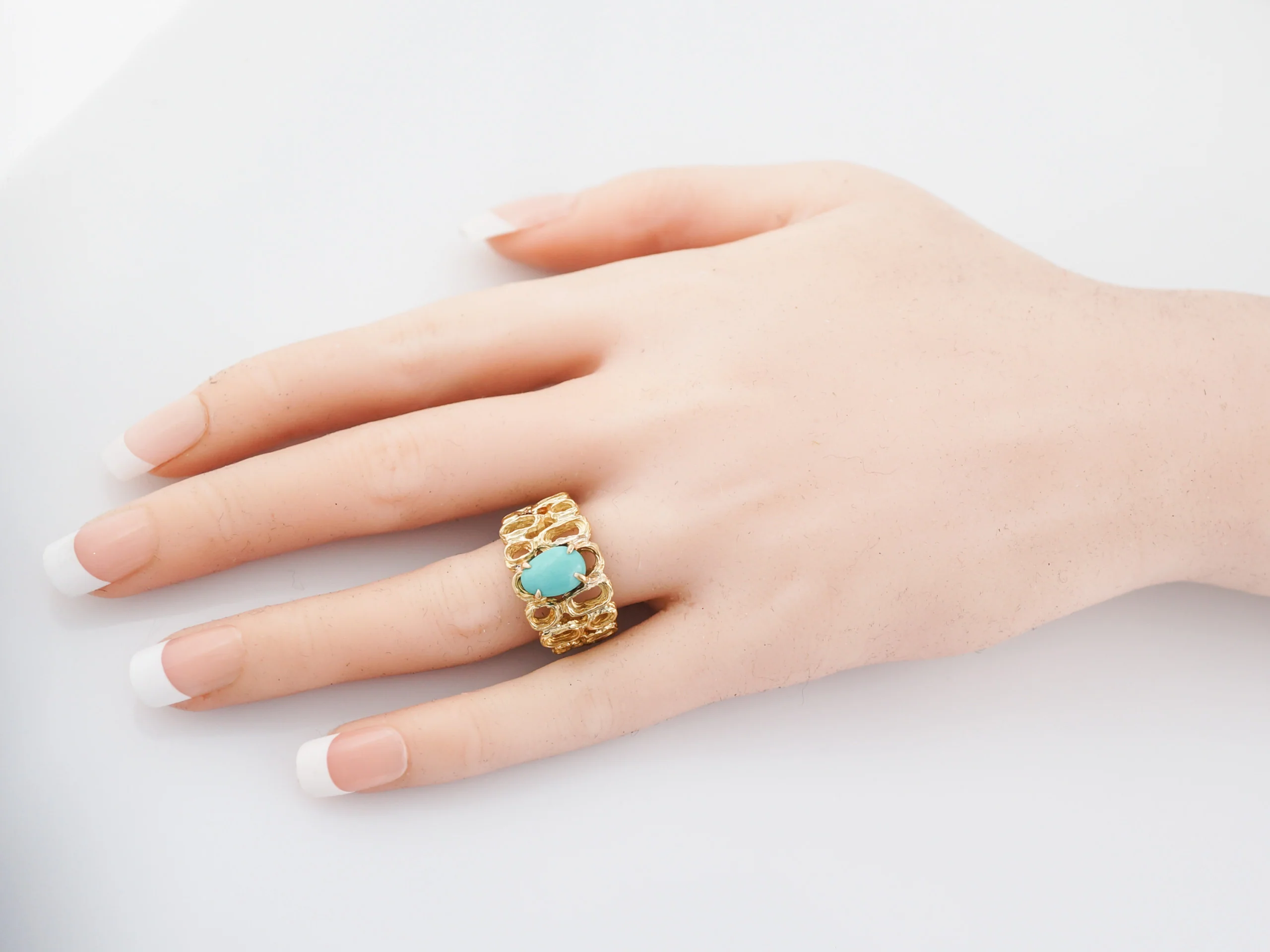 Vintage Right Hand Ring Mid-Century Cabochon Cut Turquoise in 18K Yellow Gold - Image 7