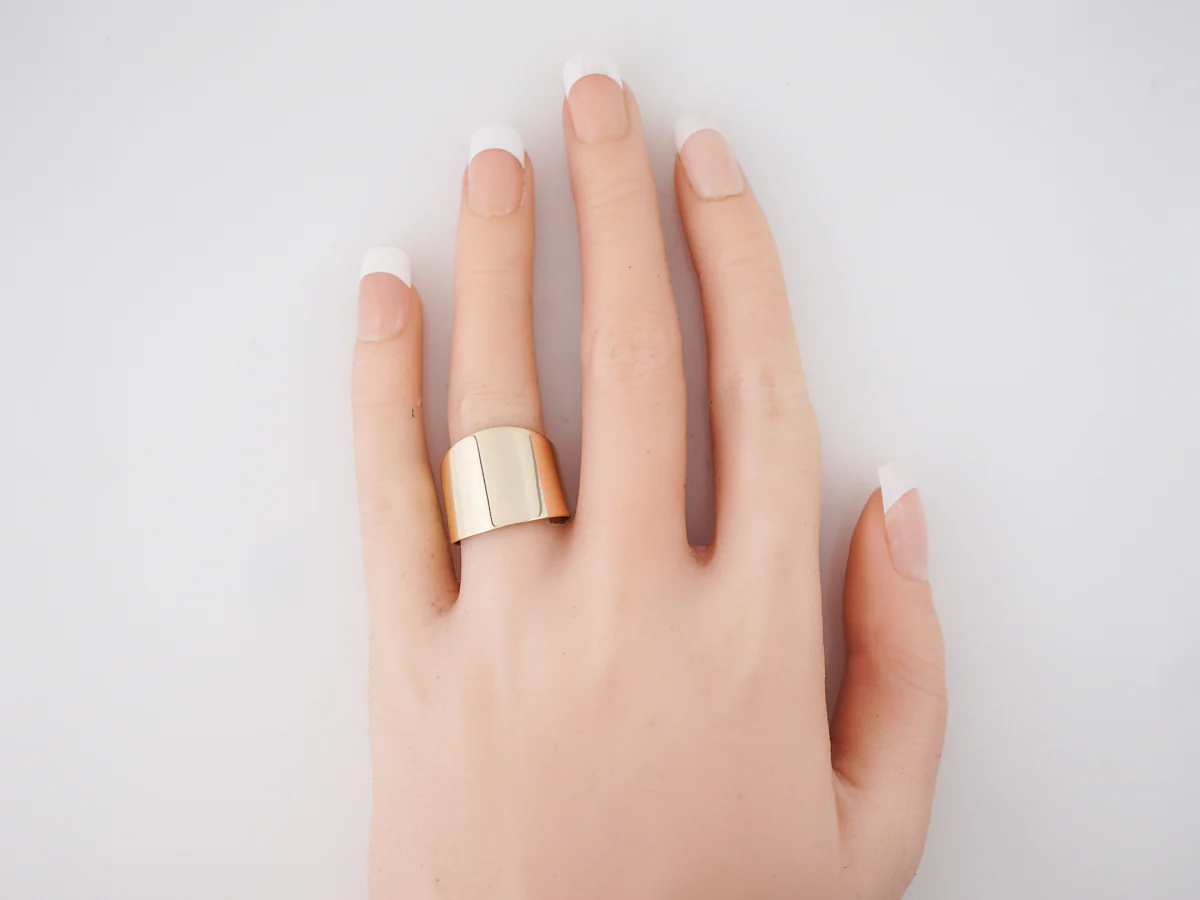 Vintage Right Hand Ring Mid-Century in 14k Yellow Gold - Image 5